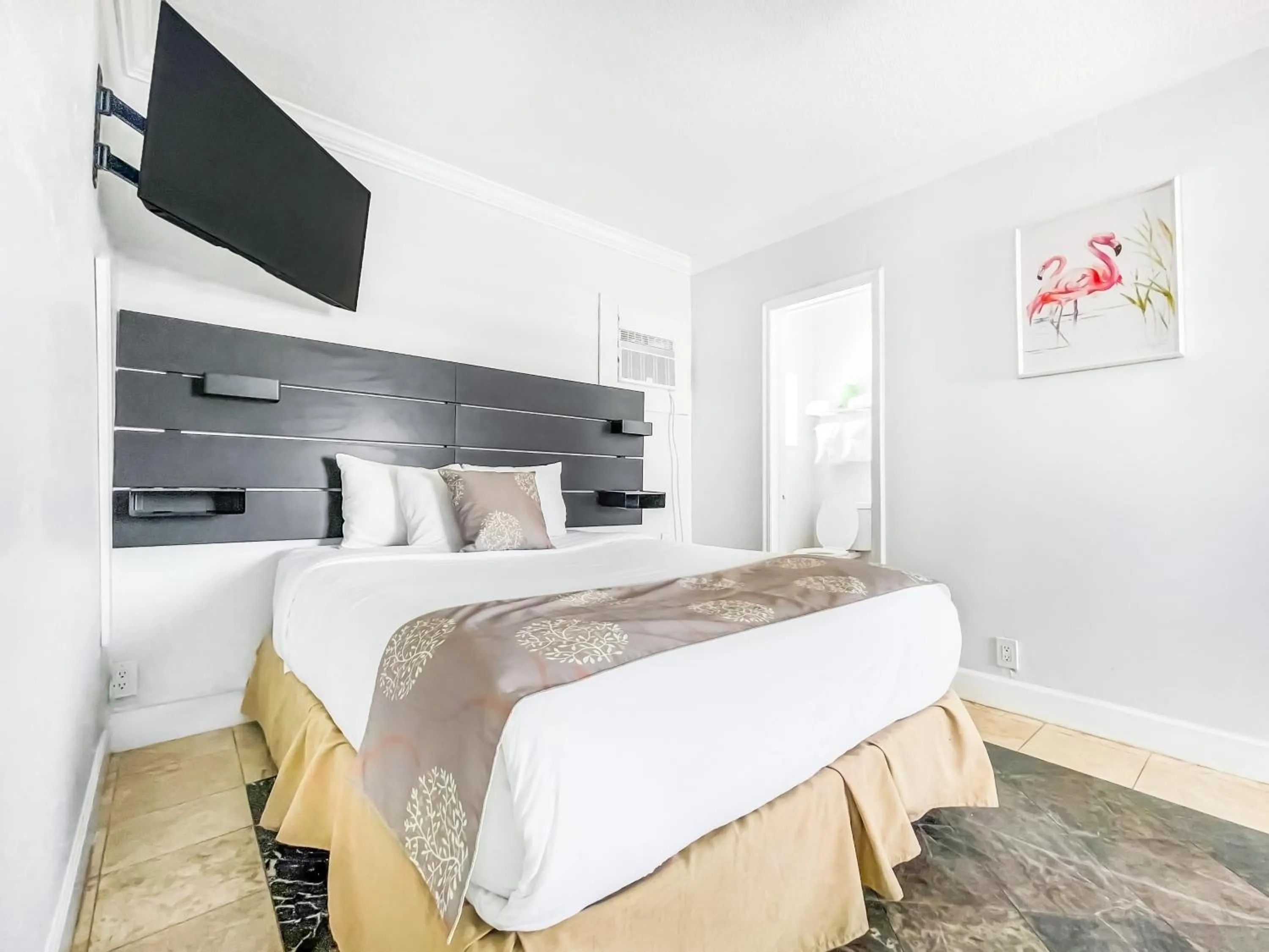 Bedroom, Bed in The Blue Wave