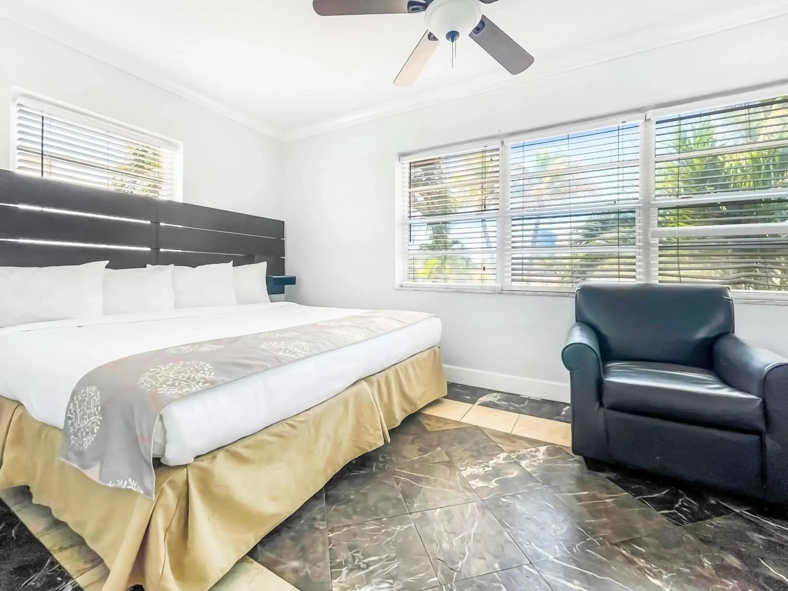 Bed in The Blue Wave Bed in The Blue Wave