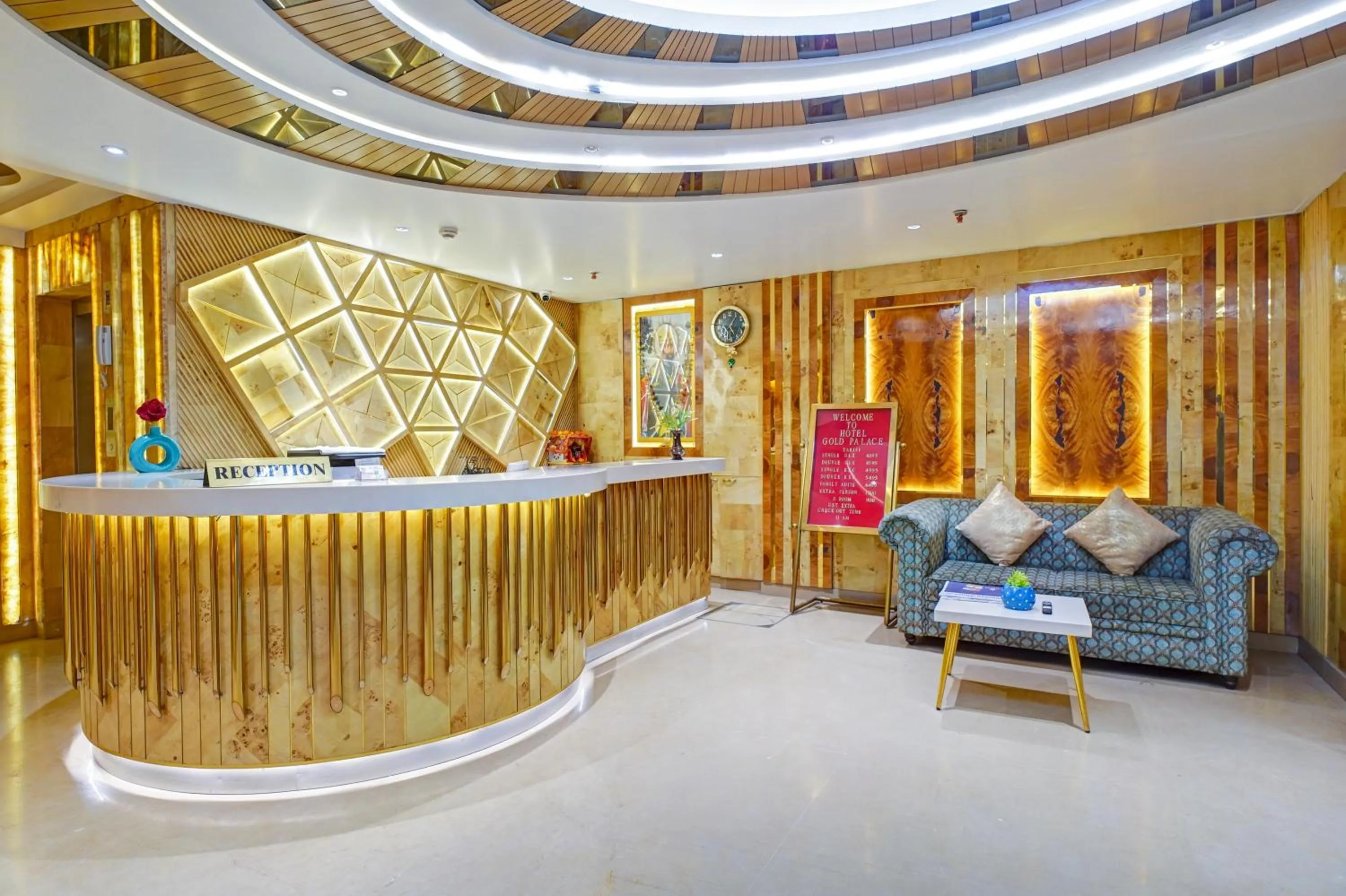 Lobby or reception in Hotel Gold Palace - 03 Mins Walk From New Delhi Railway Station