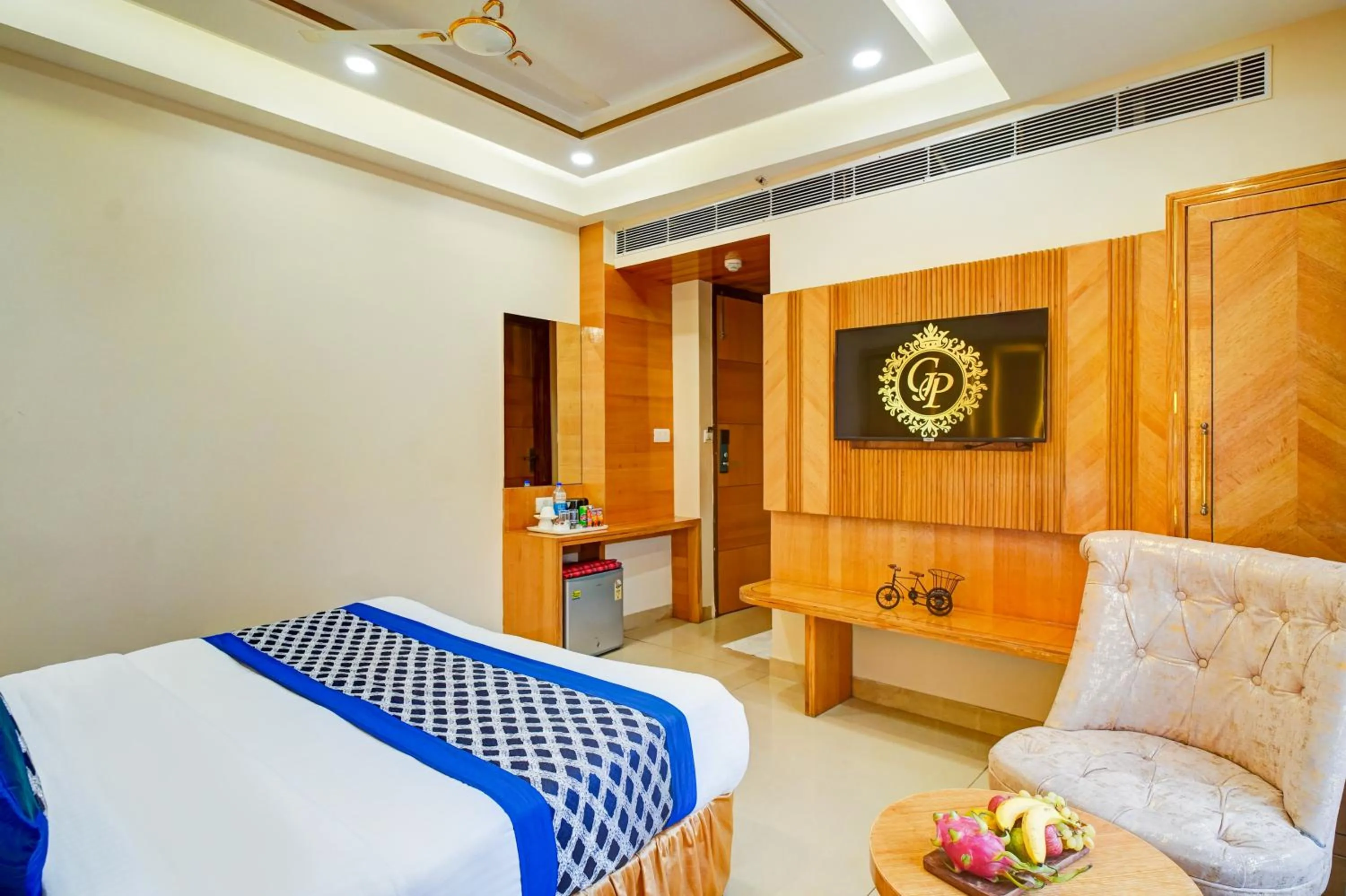 Bed in Hotel Gold Palace - 03 Mins Walk From New Delhi Railway Station