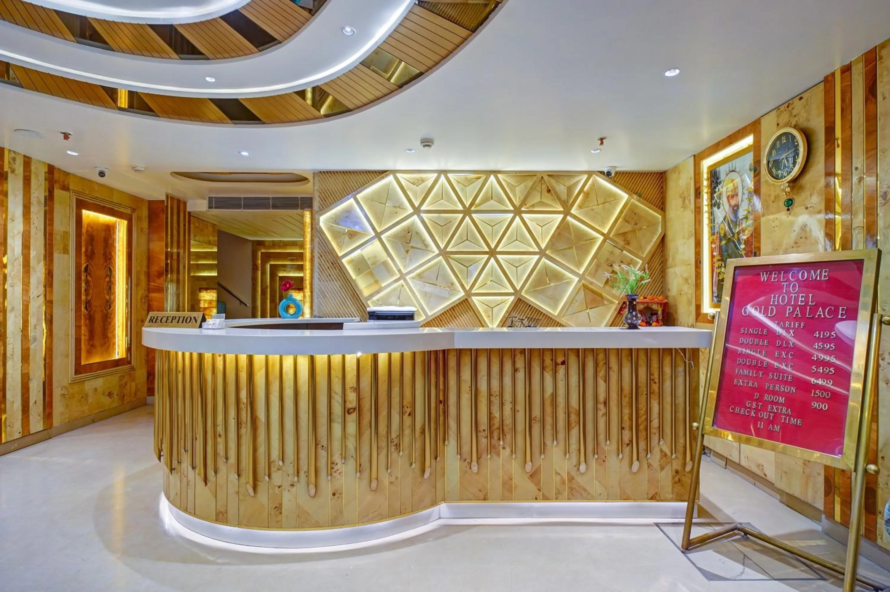 Lobby or reception in Hotel Gold Palace - 03 Mins Walk From New Delhi Railway Station