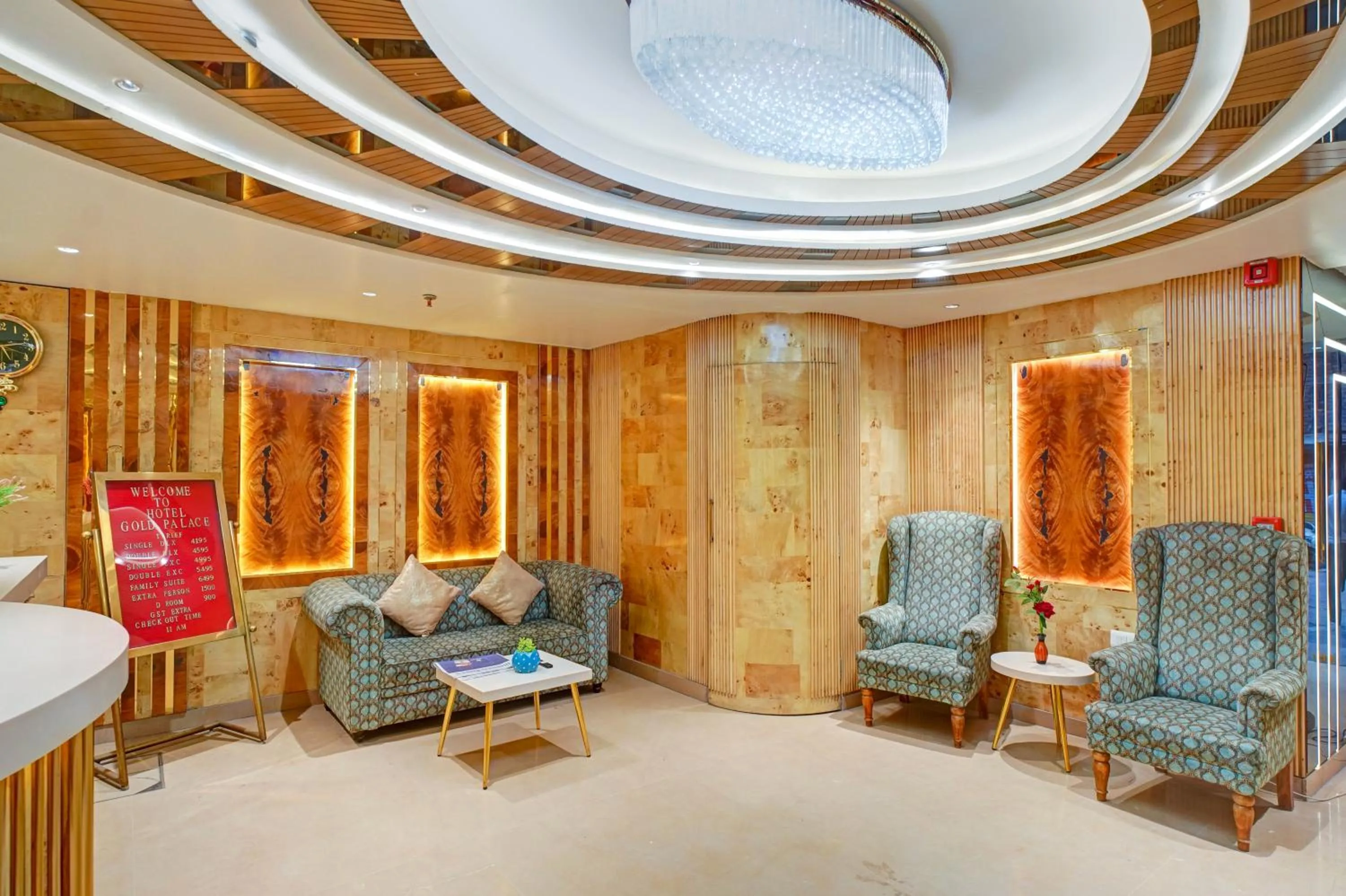 Lobby or reception in Hotel Gold Palace - 03 Mins Walk From New Delhi Railway Station