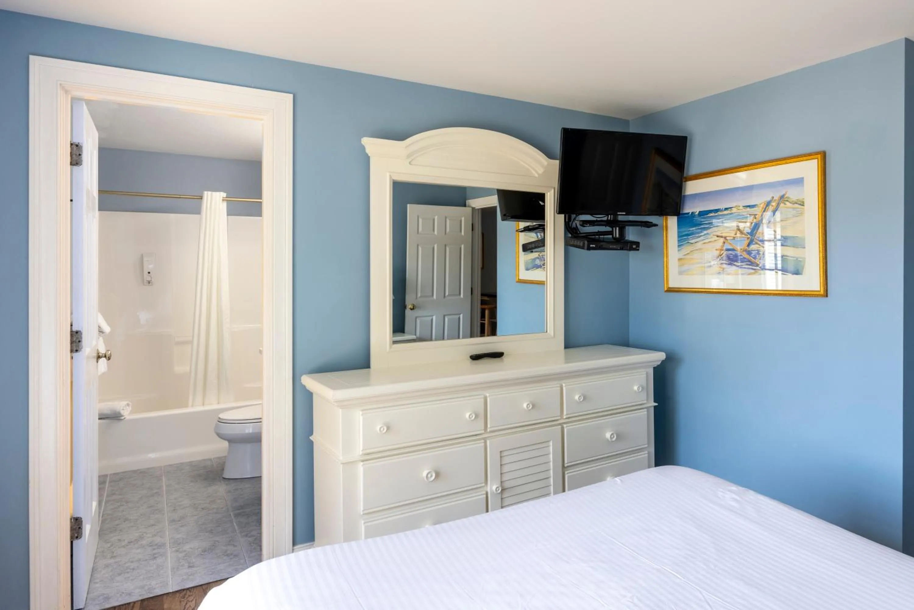 Bed in Beachside Village Resort