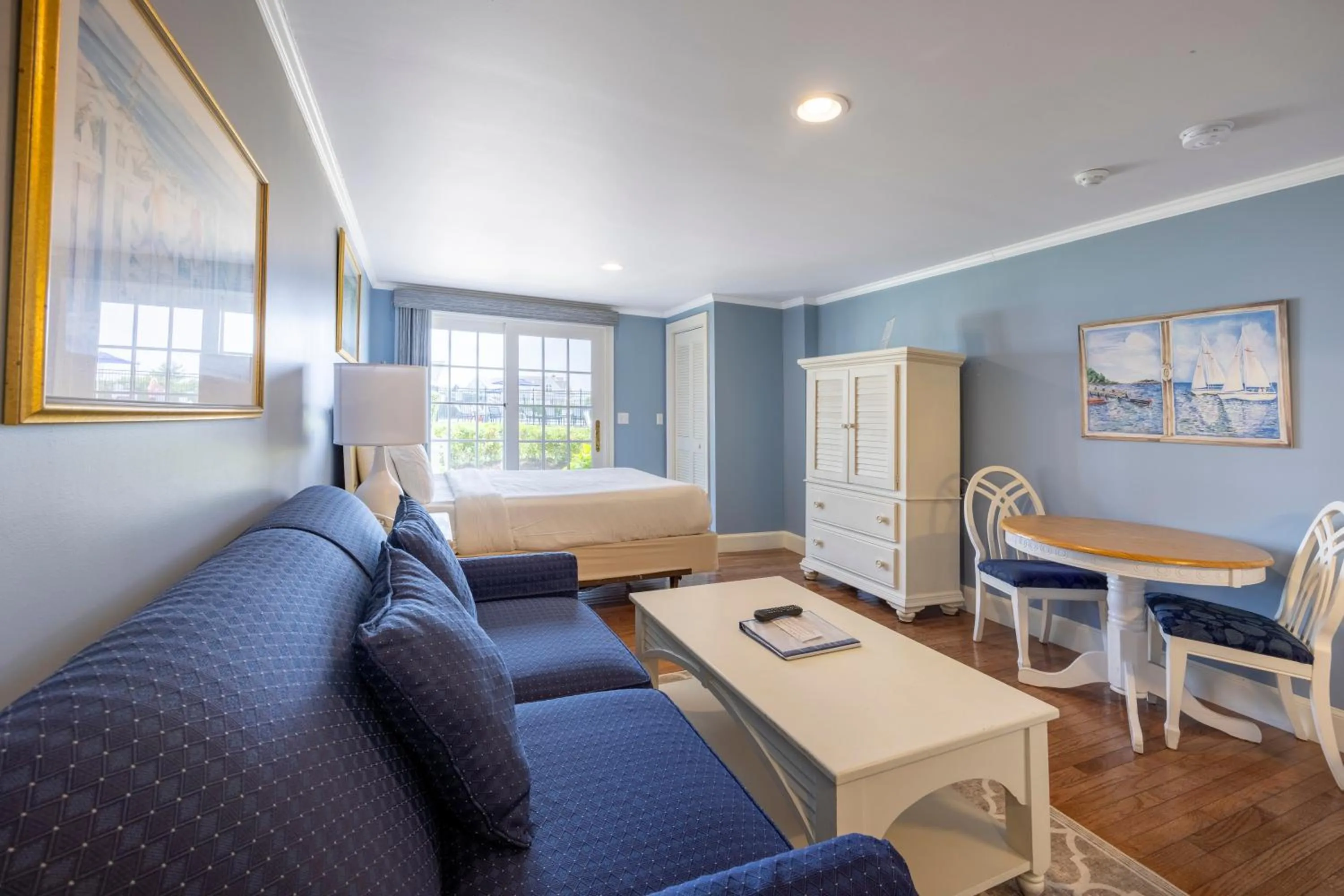 Bed in Beachside Village Resort