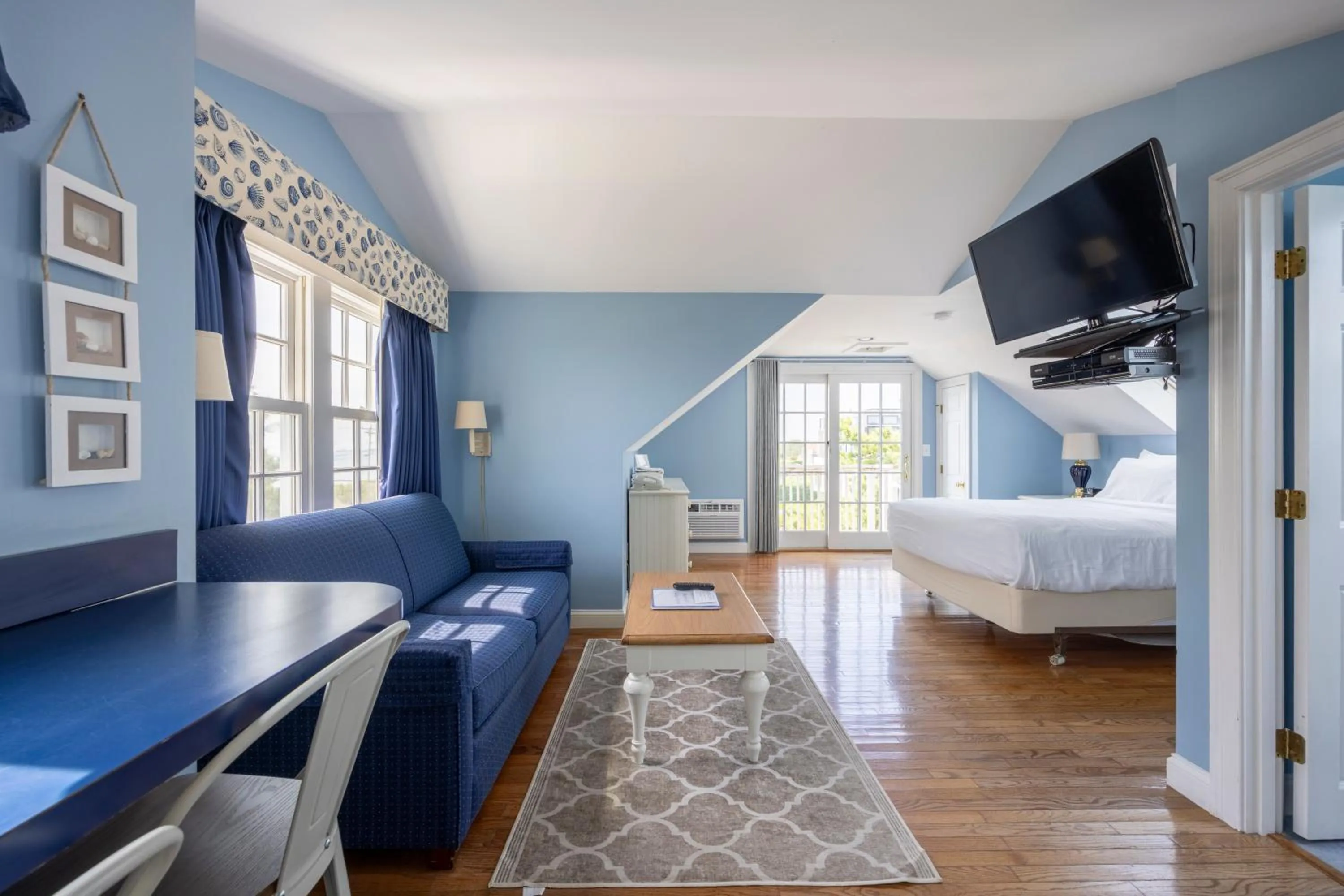 Bed in Beachside Village Resort