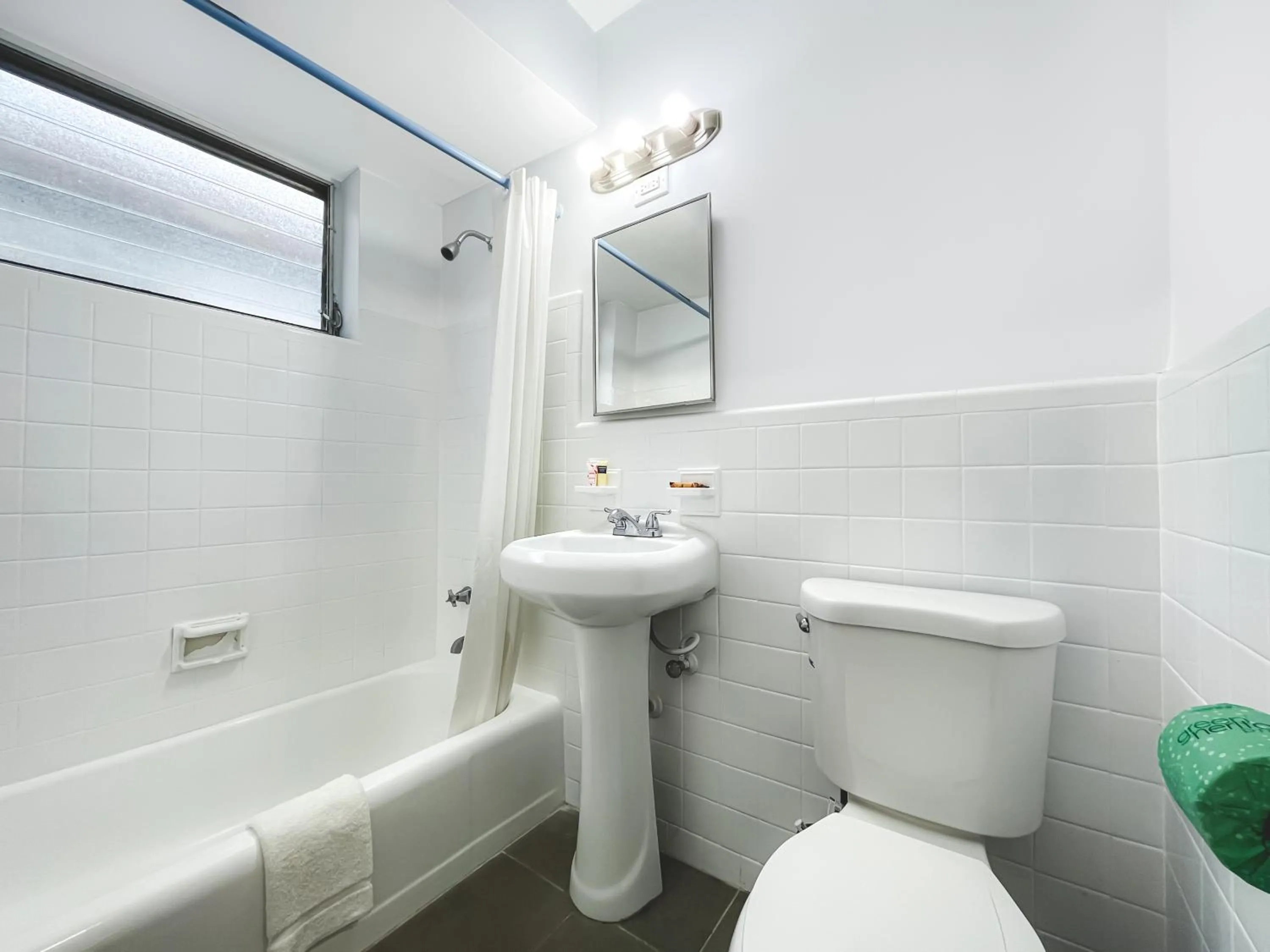 Bathroom in Hollywood Beach Seaside