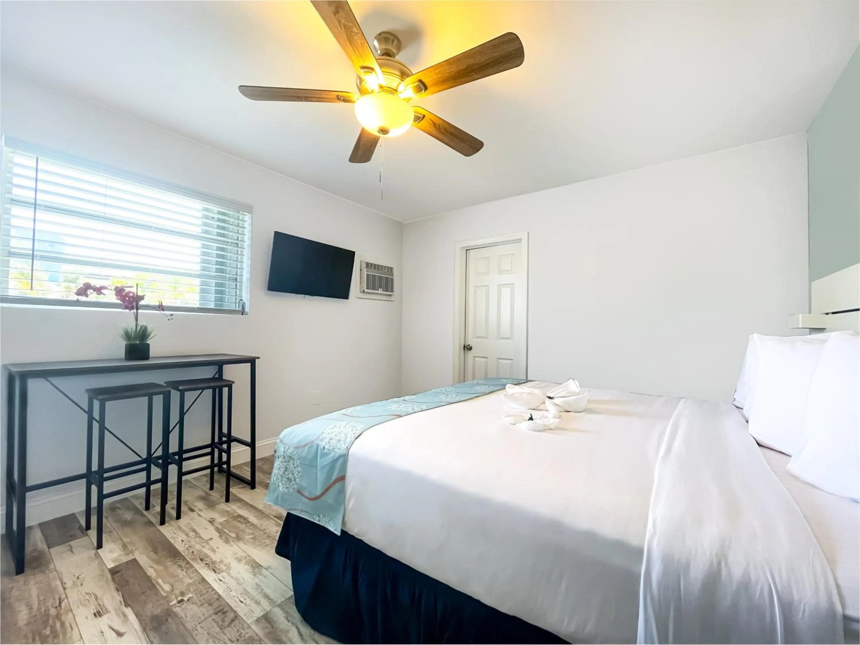 Bed in Hollywood Beach Seaside