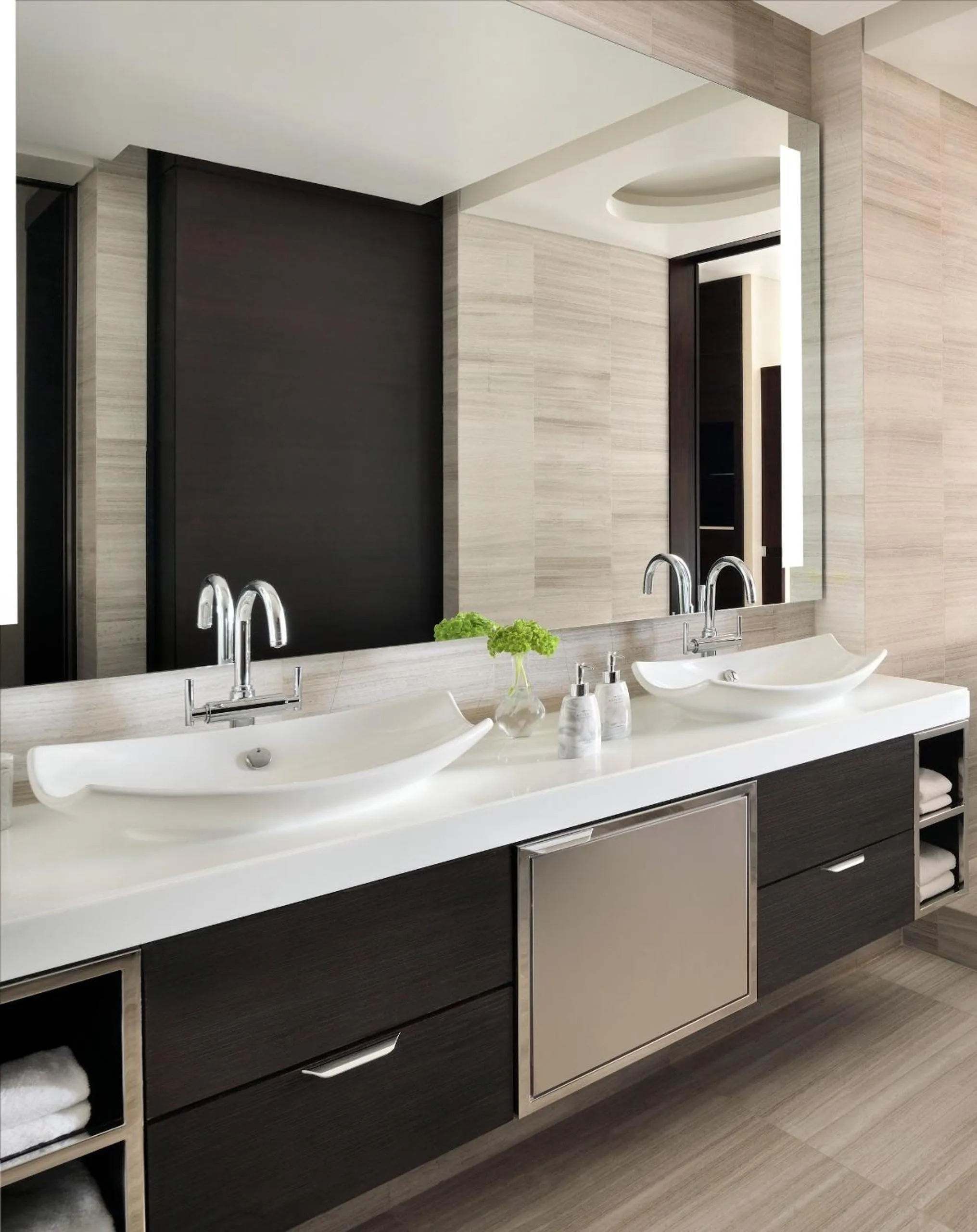 Bathroom in Rosewood Abu Dhabi