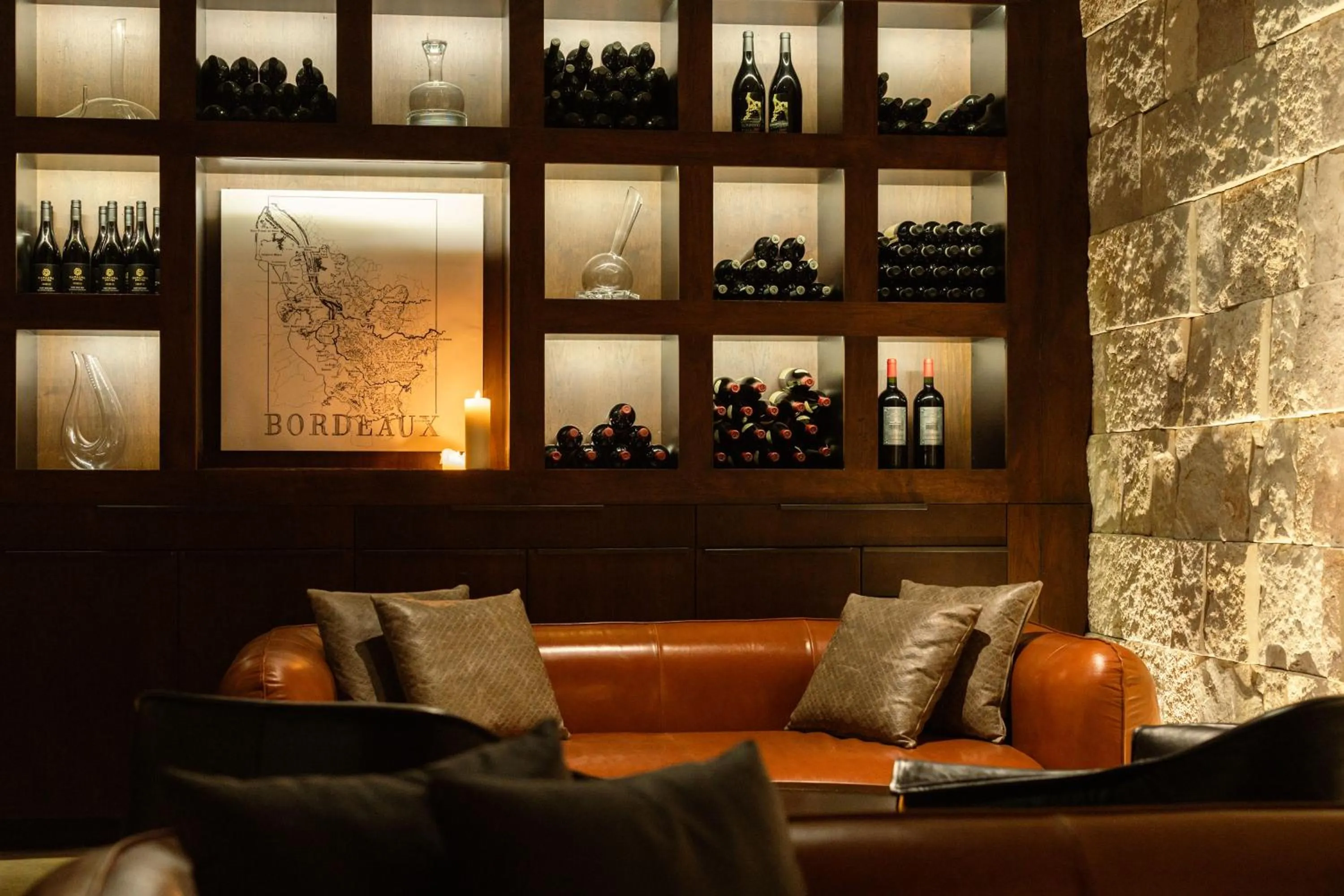 Lounge or bar in Rosewood Abu Dhabi