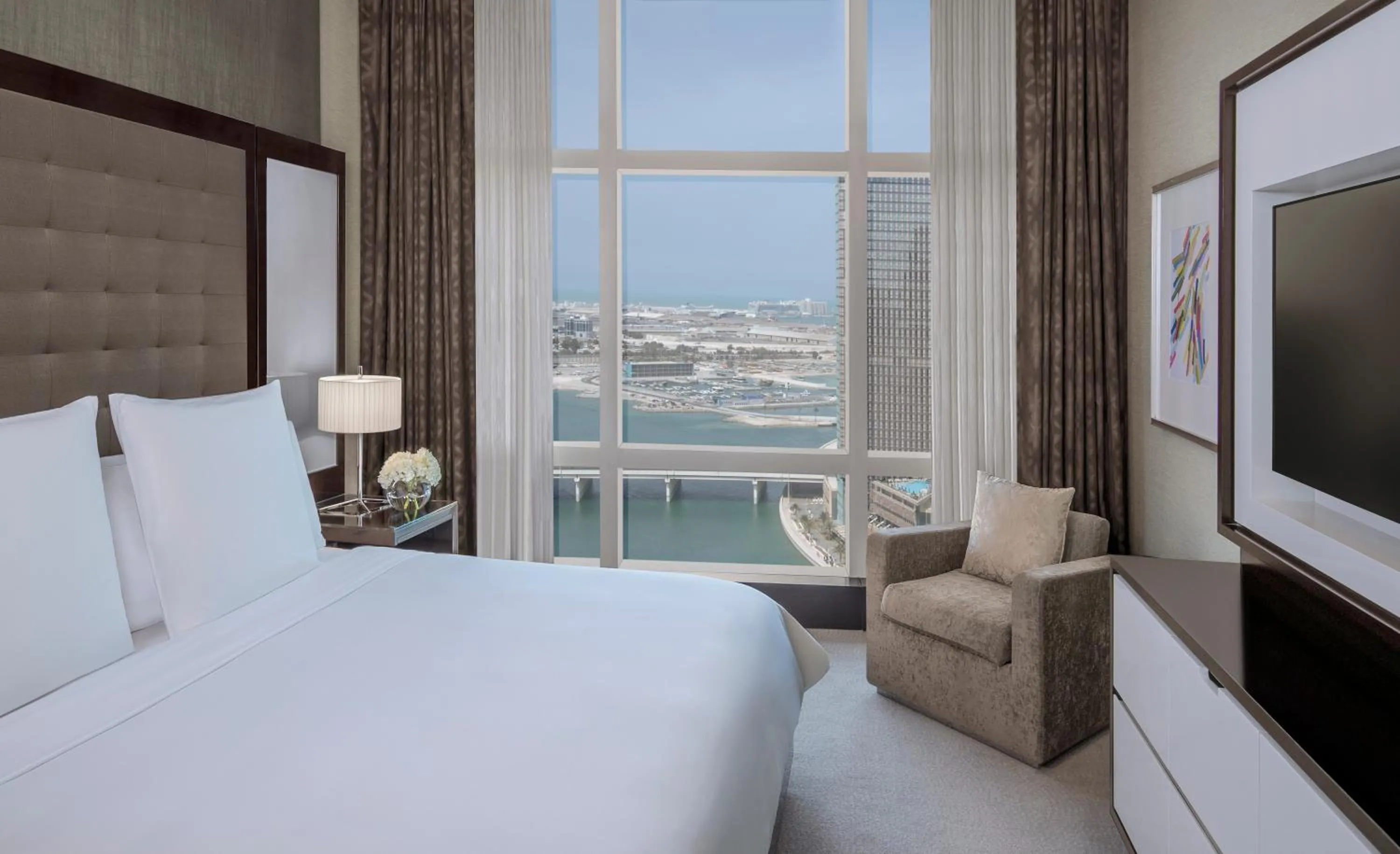 Bedroom, Bed in Rosewood Abu Dhabi