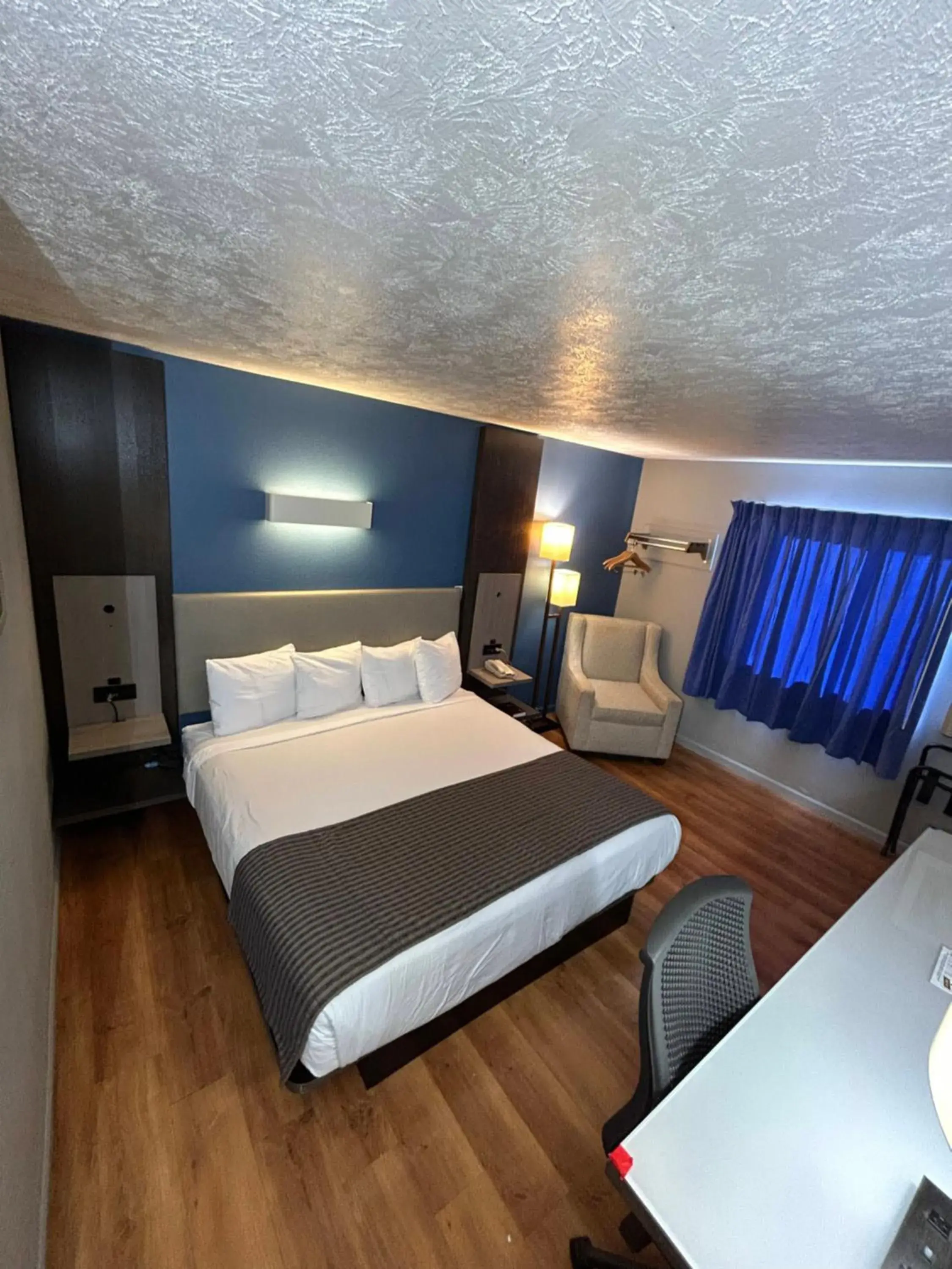 Bed in Rodeway Inn Emporia Bed in Rodeway Inn Emporia