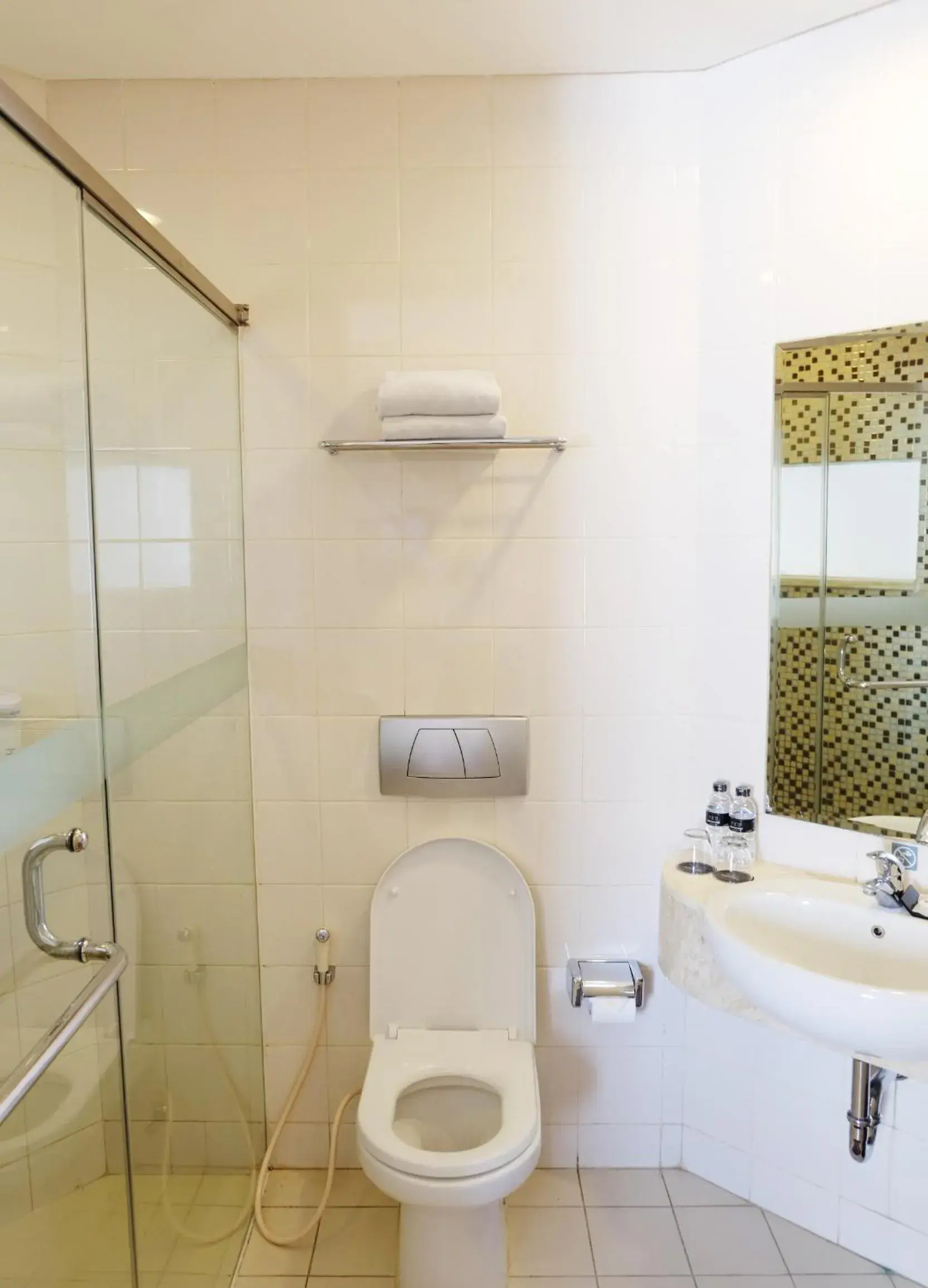 Bathroom in Neo Hotel Melawai by ASTON