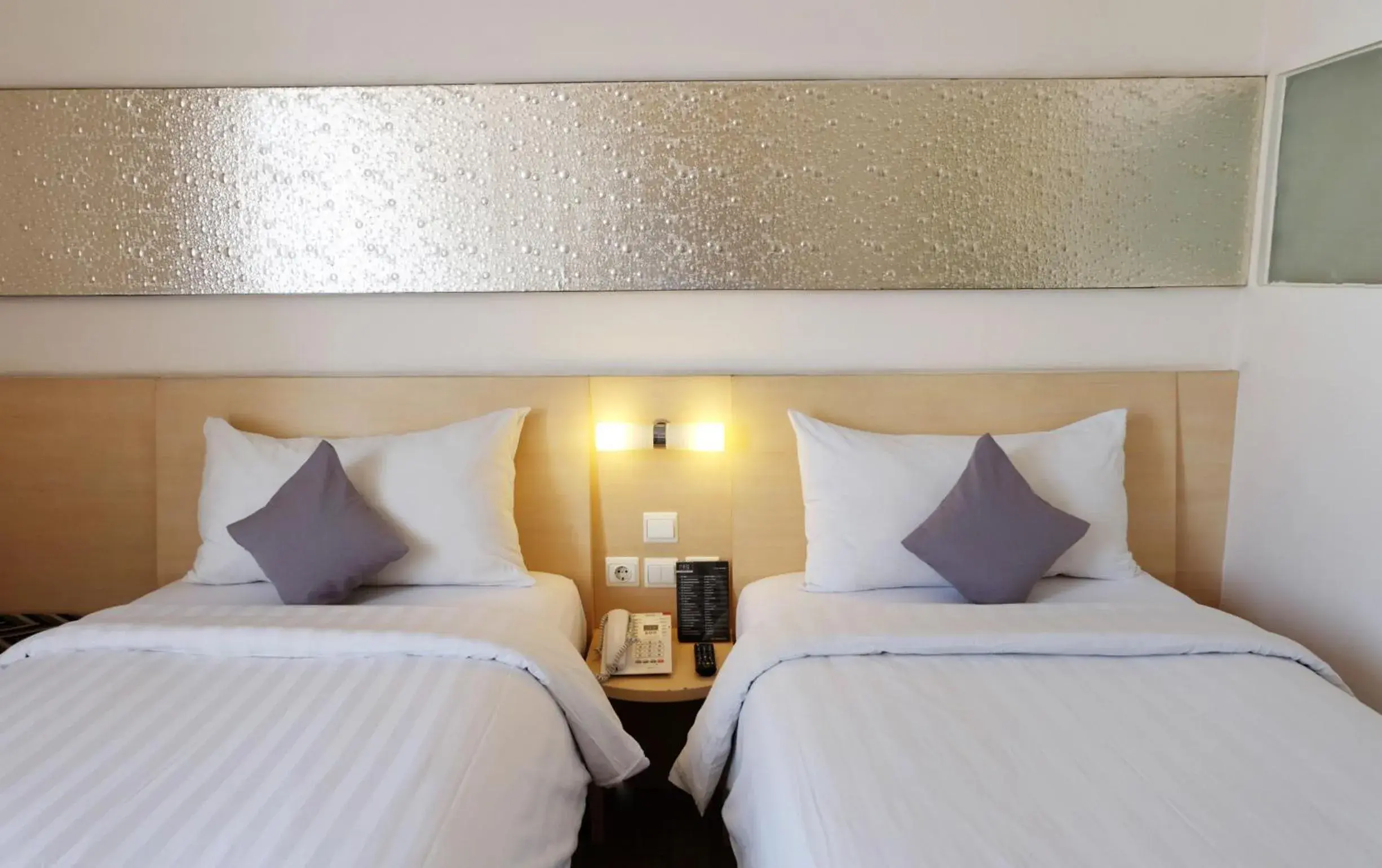 Bed in Neo Hotel Melawai by ASTON