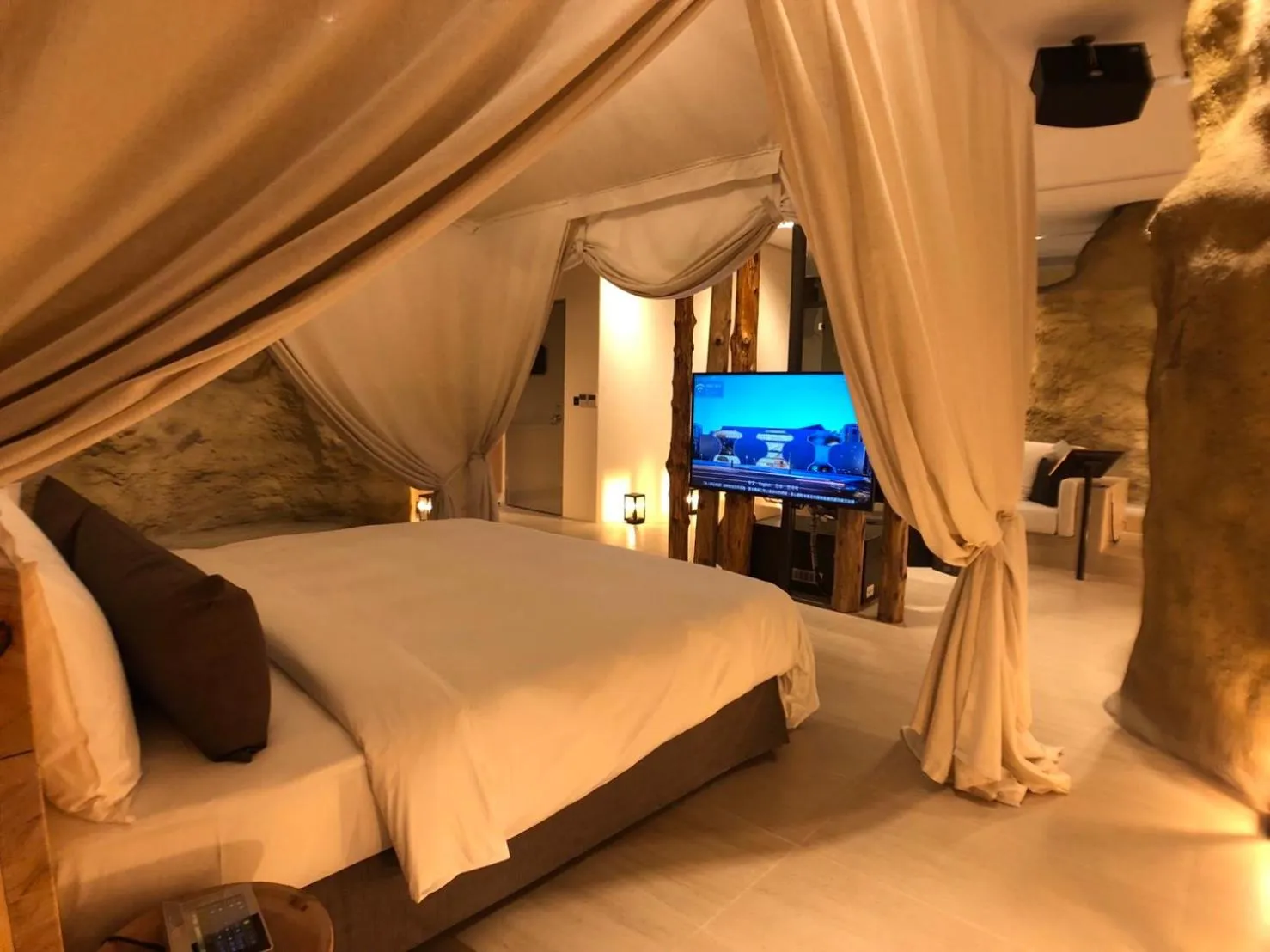 Bed in Birdman Motel