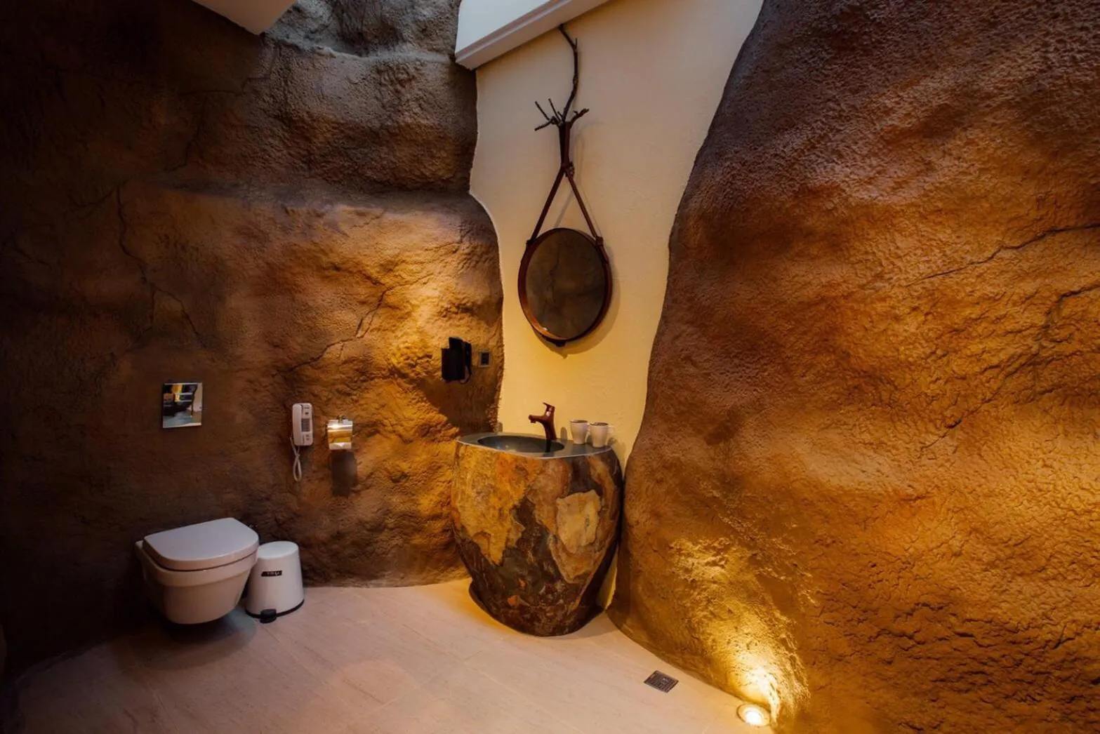 Toilet in Birdman Motel