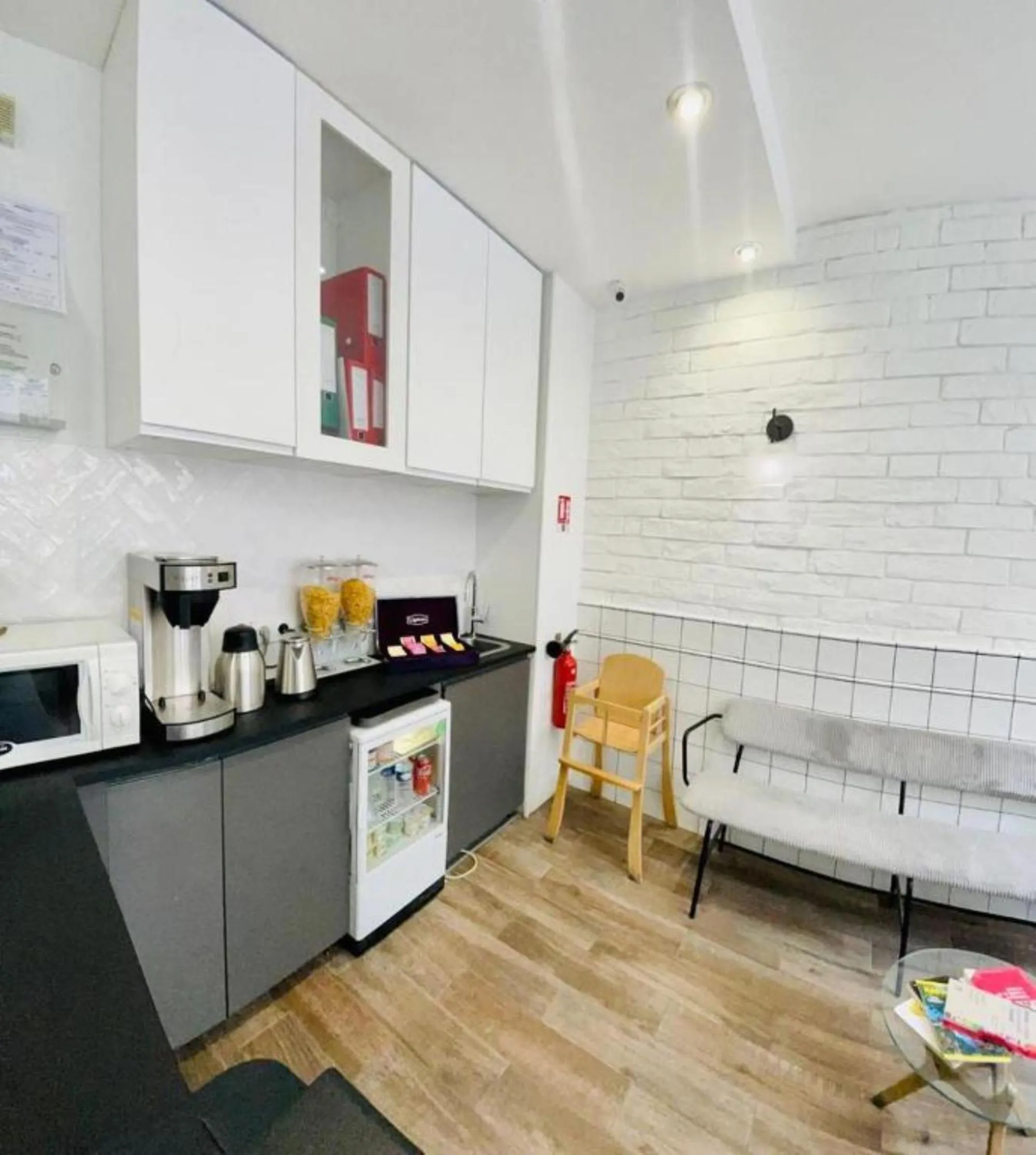 Coffee/tea facilities in Hipotel Paris Gambetta République