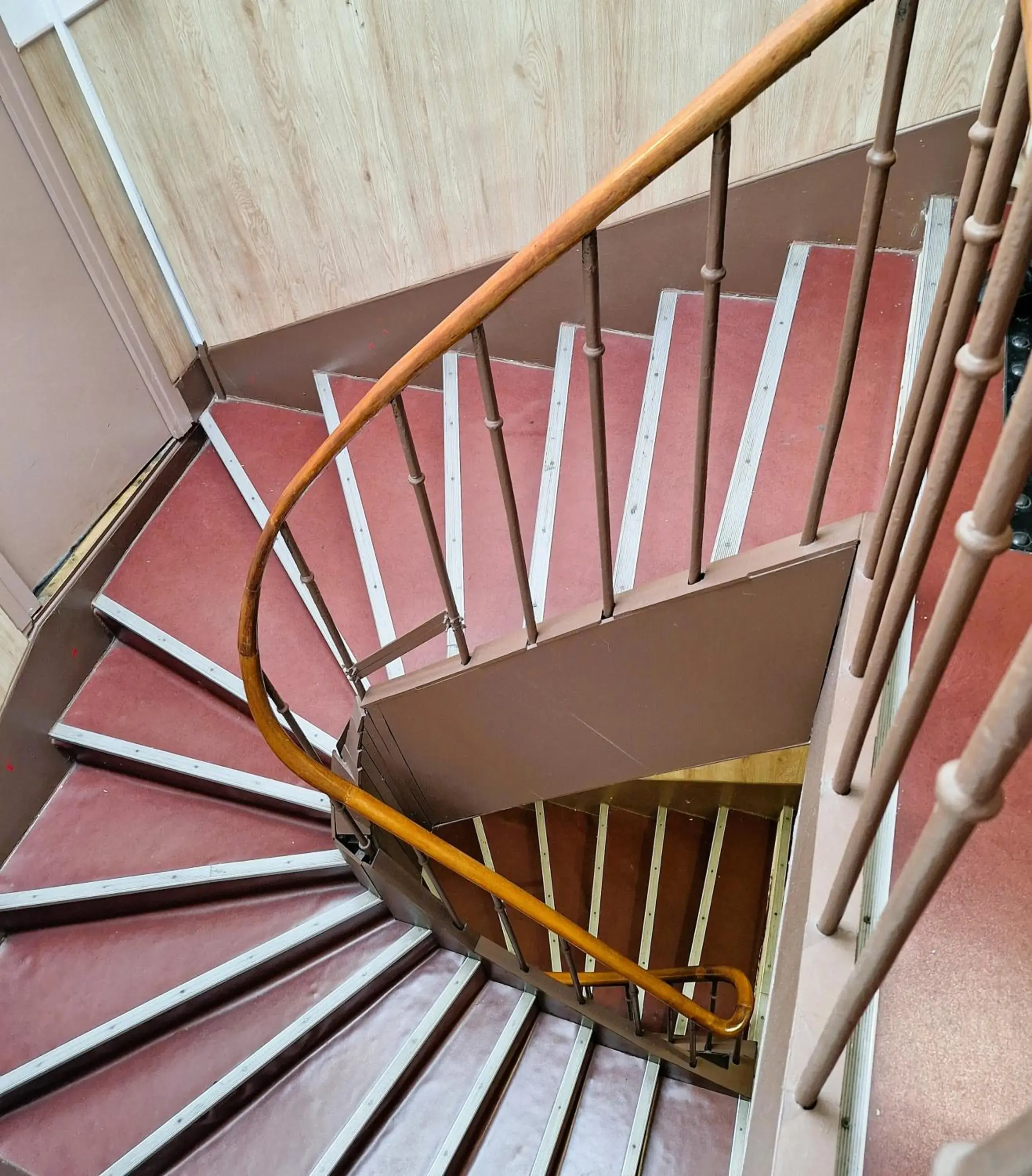 Property building in Hipotel Paris Gambetta République Property building in Hipotel Paris Gambetta République