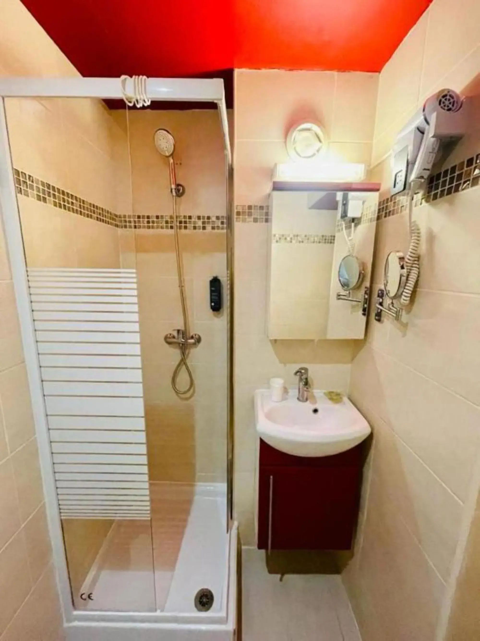 Single Room in Hipotel Paris Gambetta République Single Room in Hipotel Paris Gambetta République