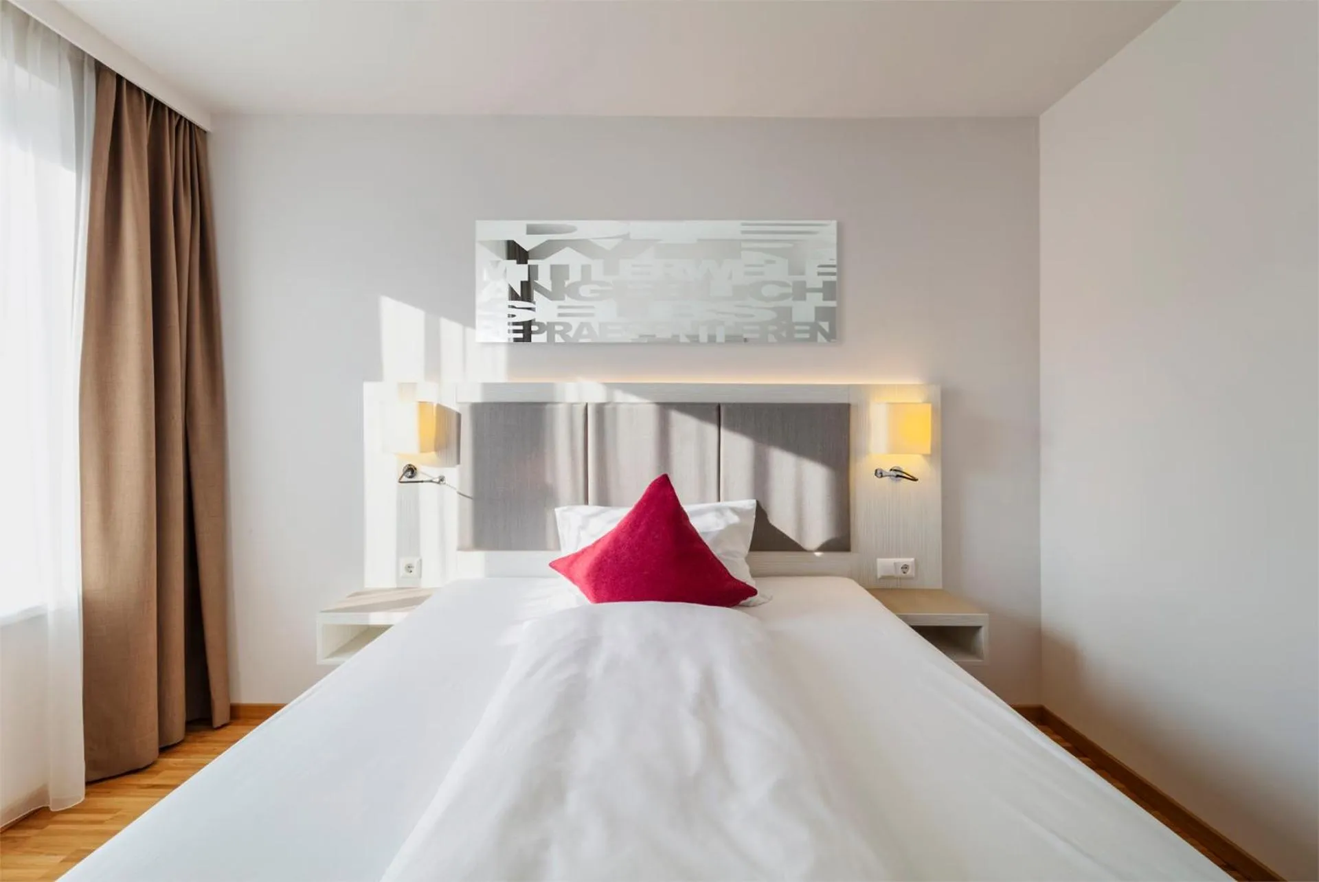 Bed in Hotel Zeitgeist Vienna Hauptbahnhof