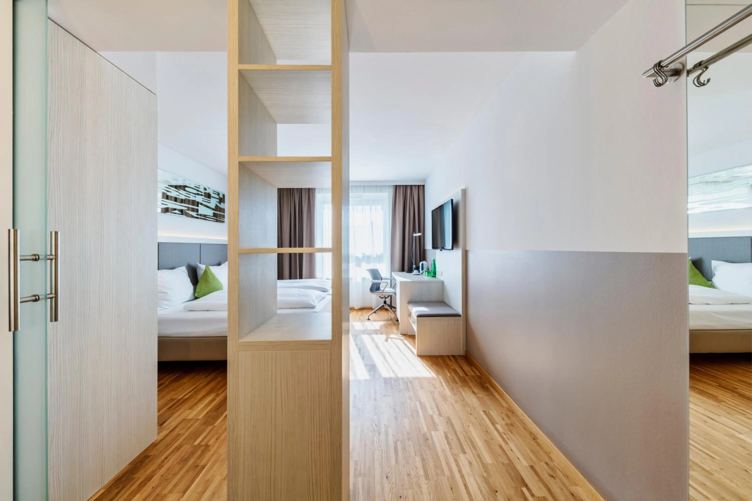 Photo of the whole room, Bed in Hotel Zeitgeist Vienna Hauptbahnhof