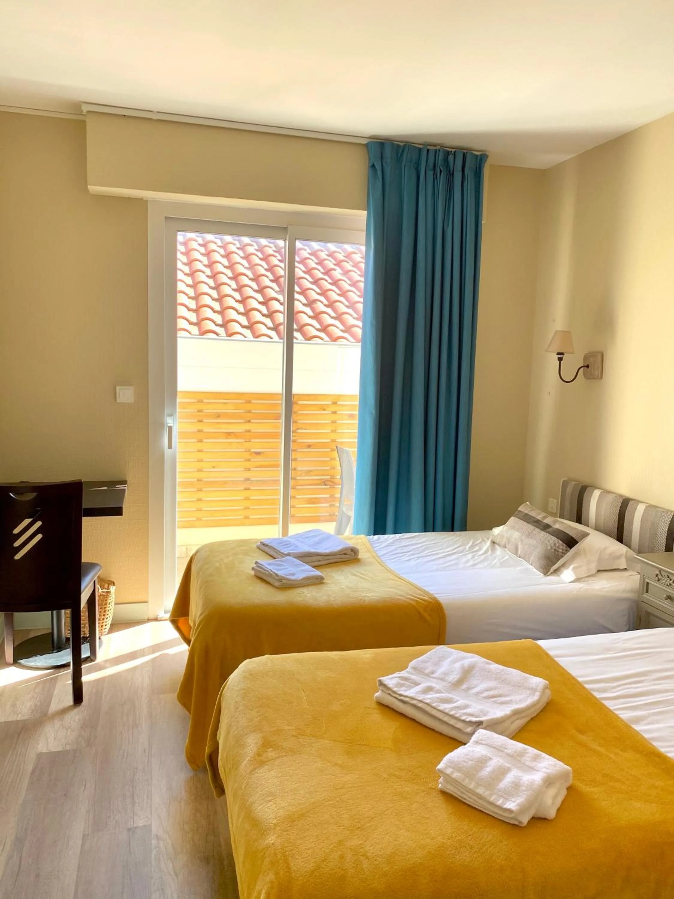 Bed in Hôtel Le Plaisance