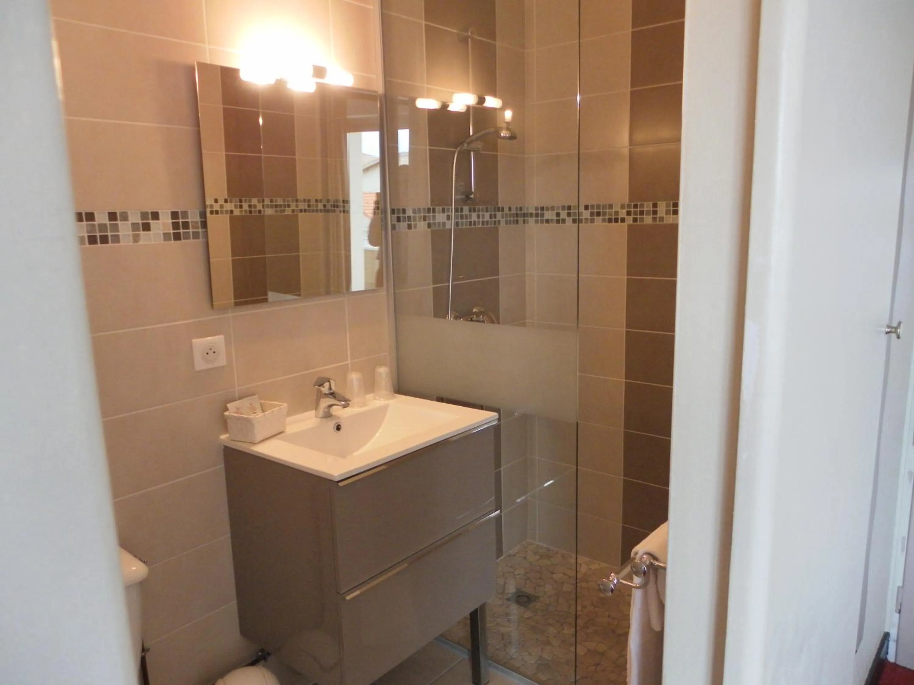 Bathroom in Hôtel Le Plaisance