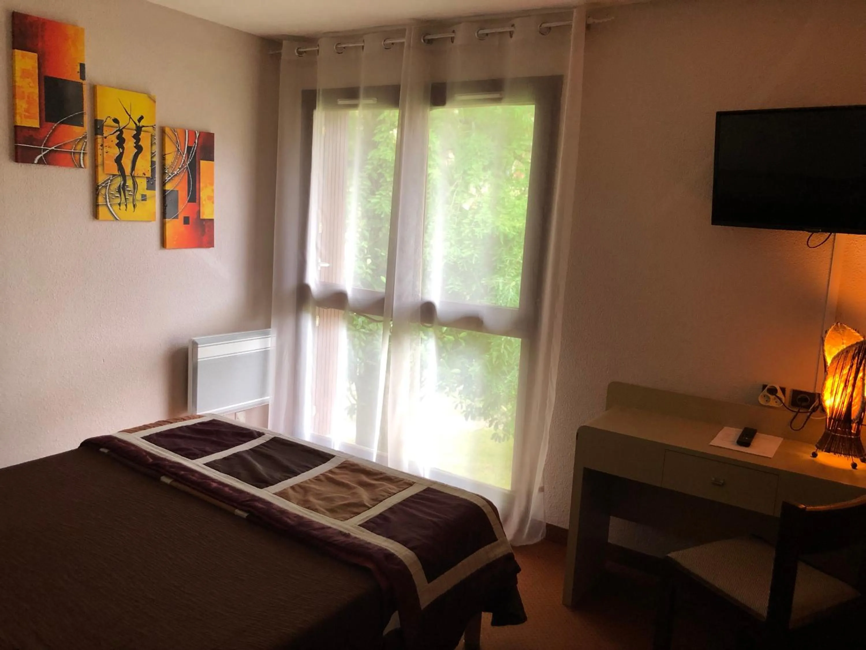 Bed in Hotel - Restaurant de la Paix