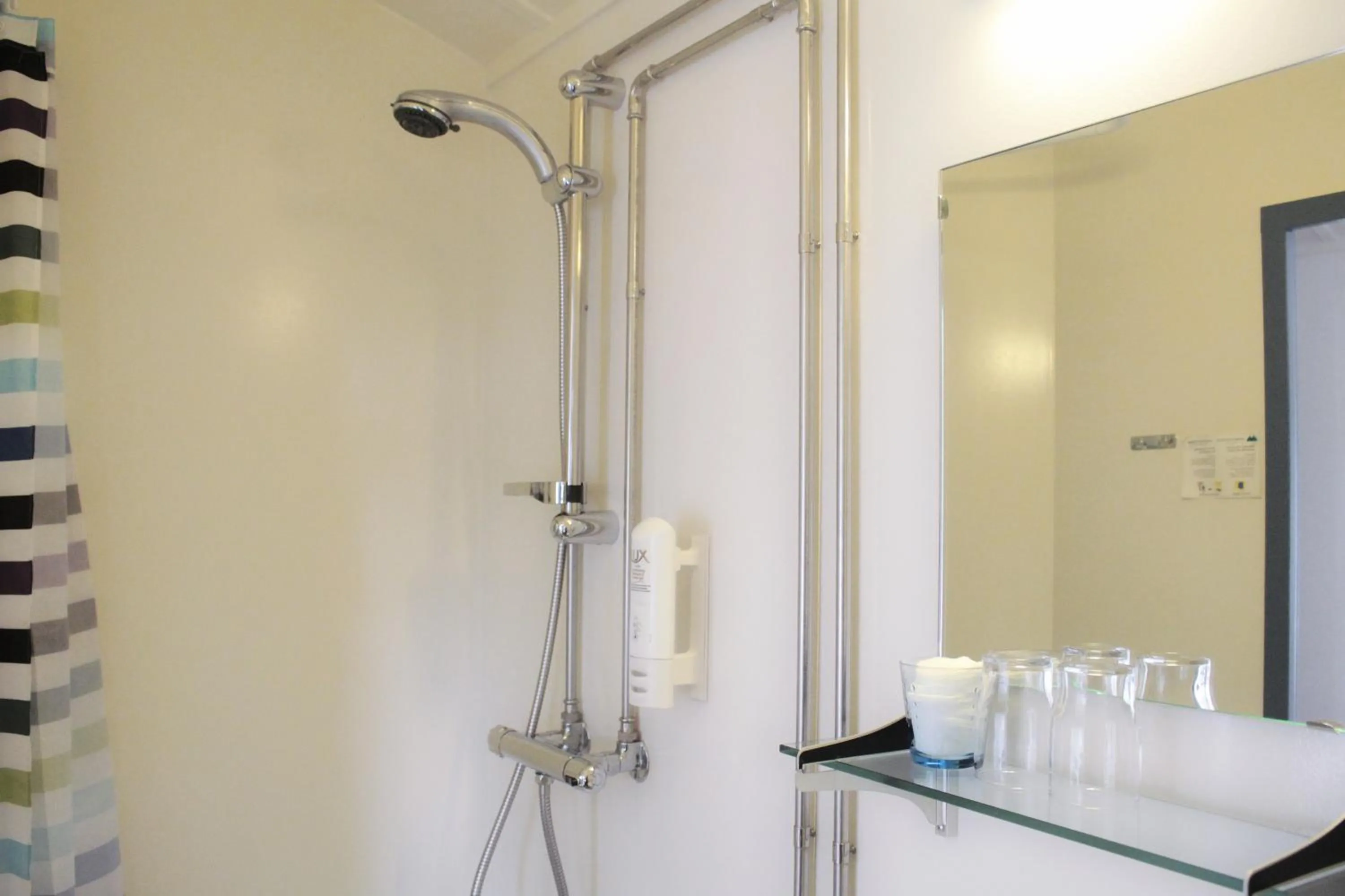 Shower in Guesthouse Svartiskógur Egilsstaðir
