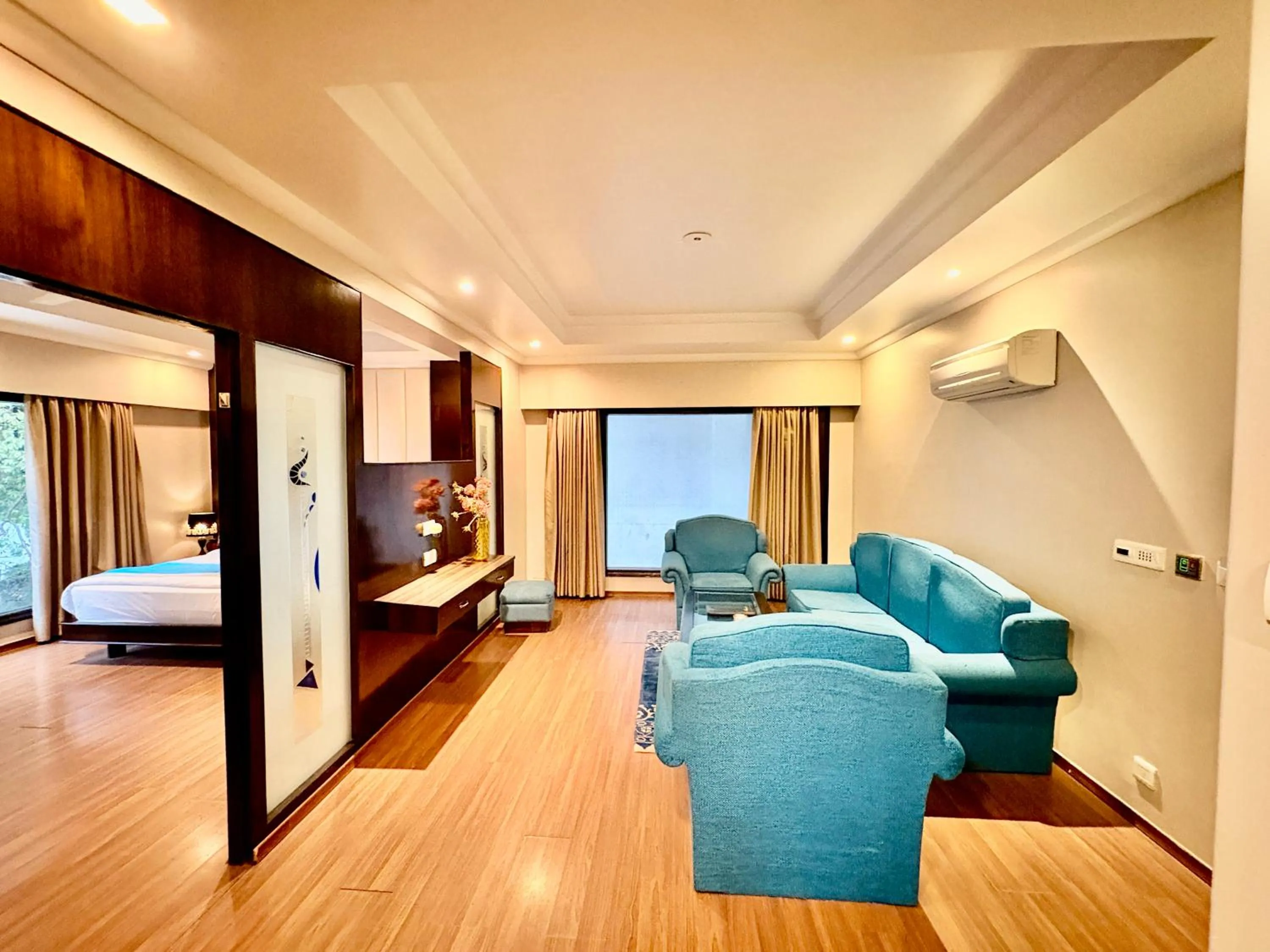 Living room, Bed in Indraprastha Resort Dalhousie