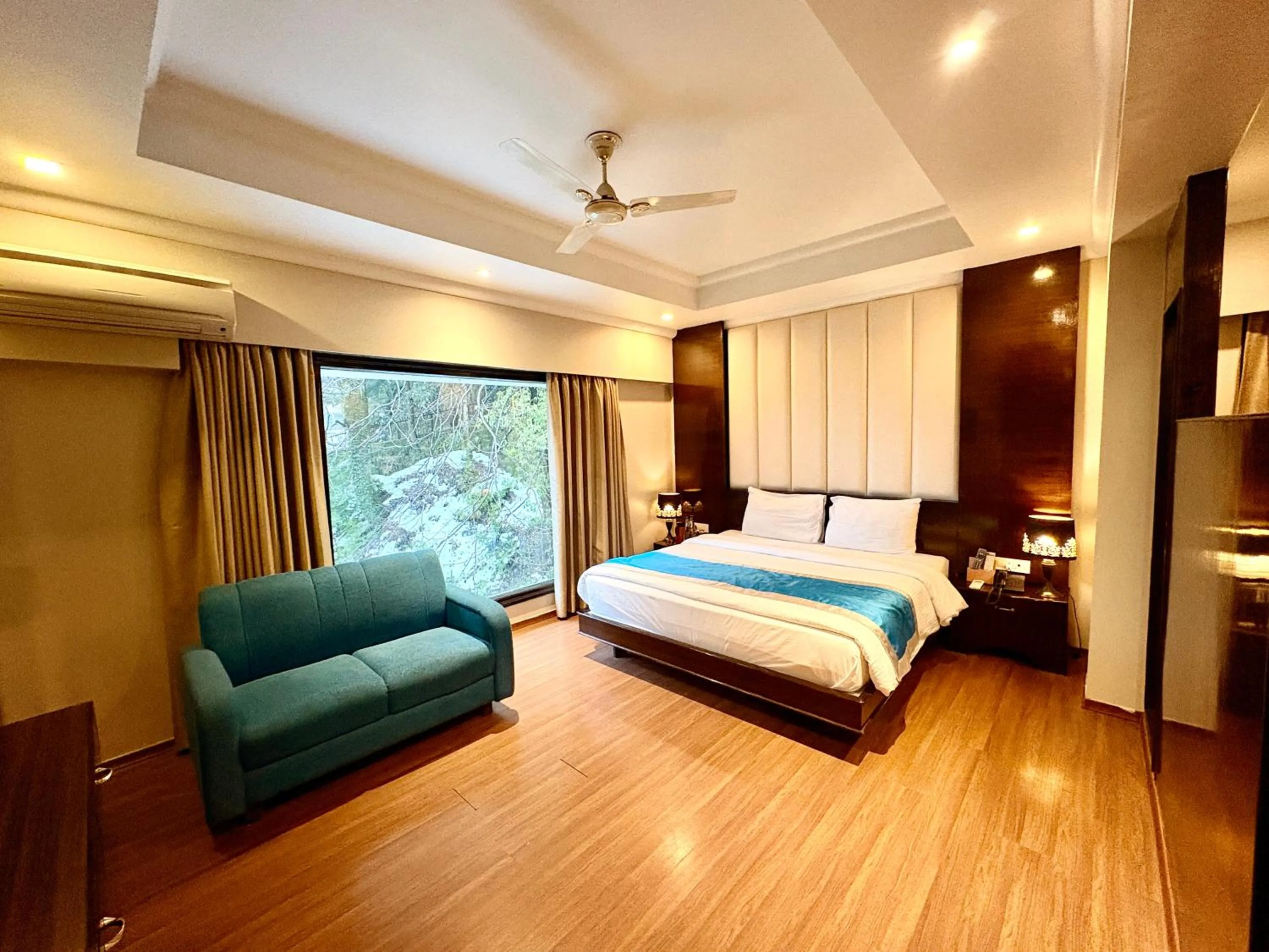 Bed in Indraprastha Resort Dalhousie