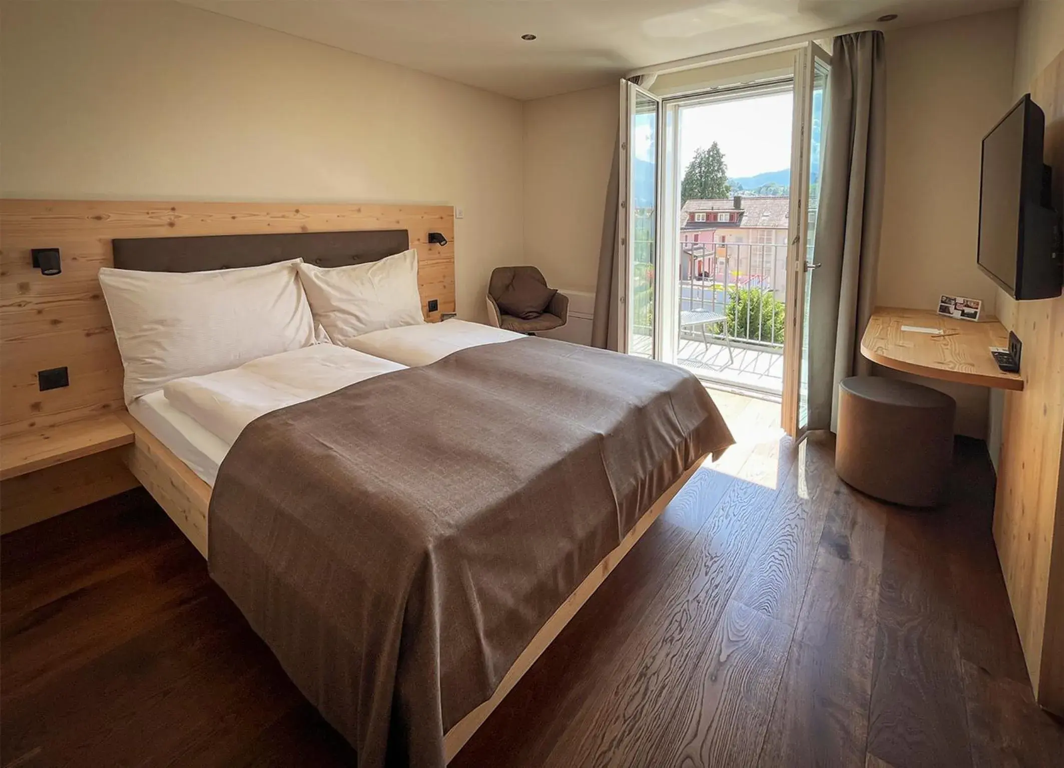 Queen Room with Balcony in Gasthaus zur Waldegg Queen Room with Balcony in Gasthaus zur Waldegg