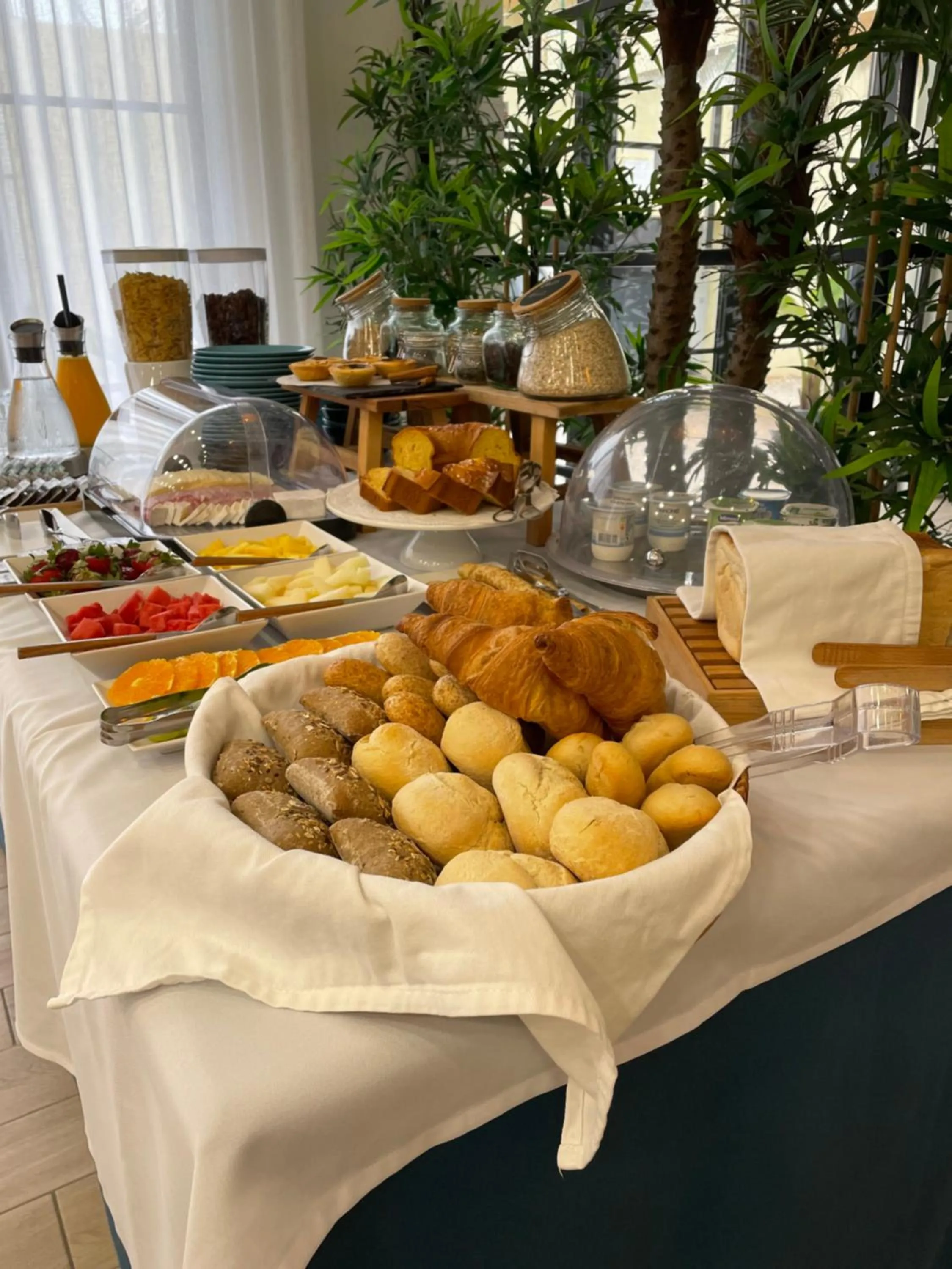 Buffet breakfast in Marsuites