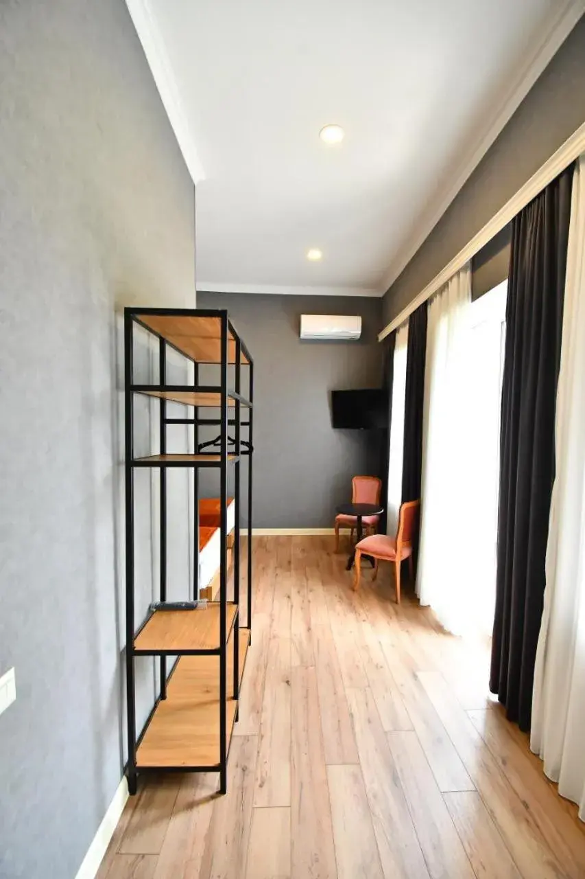 Deluxe Double or Twin Room with Balcony - single occupancy in Hotel 1887 Deluxe Double or Twin Room with Balcony - single occupancy in Hotel 1887