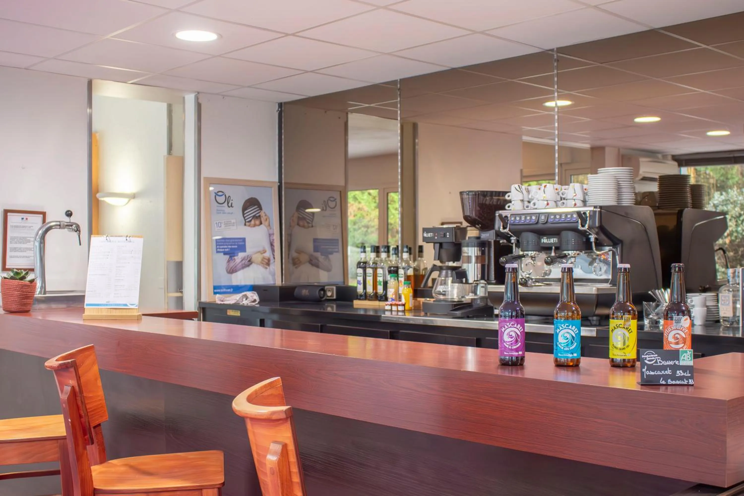 Lounge or bar in Brit Hotel Bordeaux Aéroport - Le Soretel