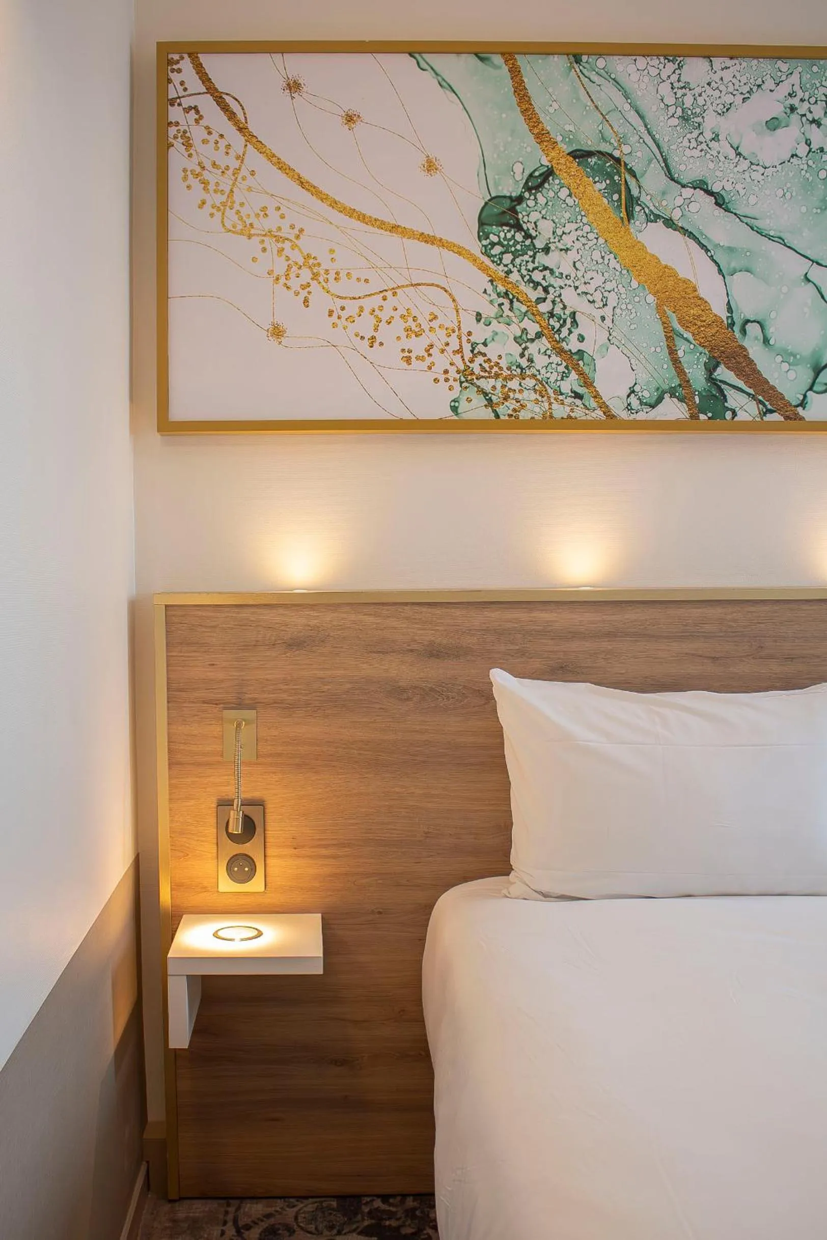 Bedroom, Bed in Brit Hotel Bordeaux Aéroport - Le Soretel