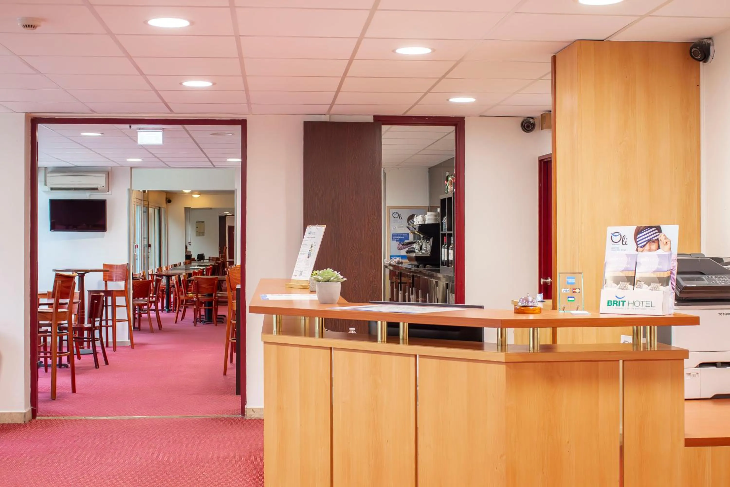 Lobby or reception in Brit Hotel Bordeaux Aéroport - Le Soretel