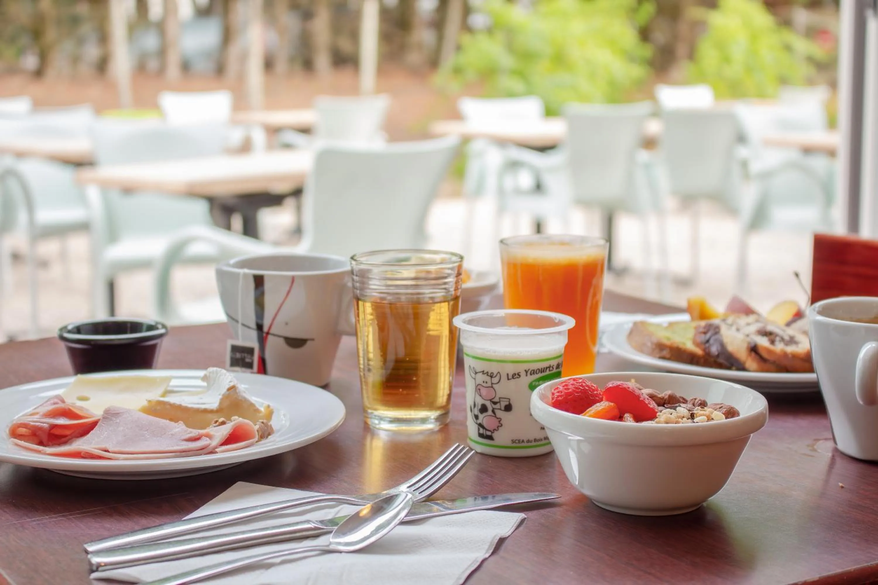 Breakfast in Brit Hotel Bordeaux Aéroport - Le Soretel