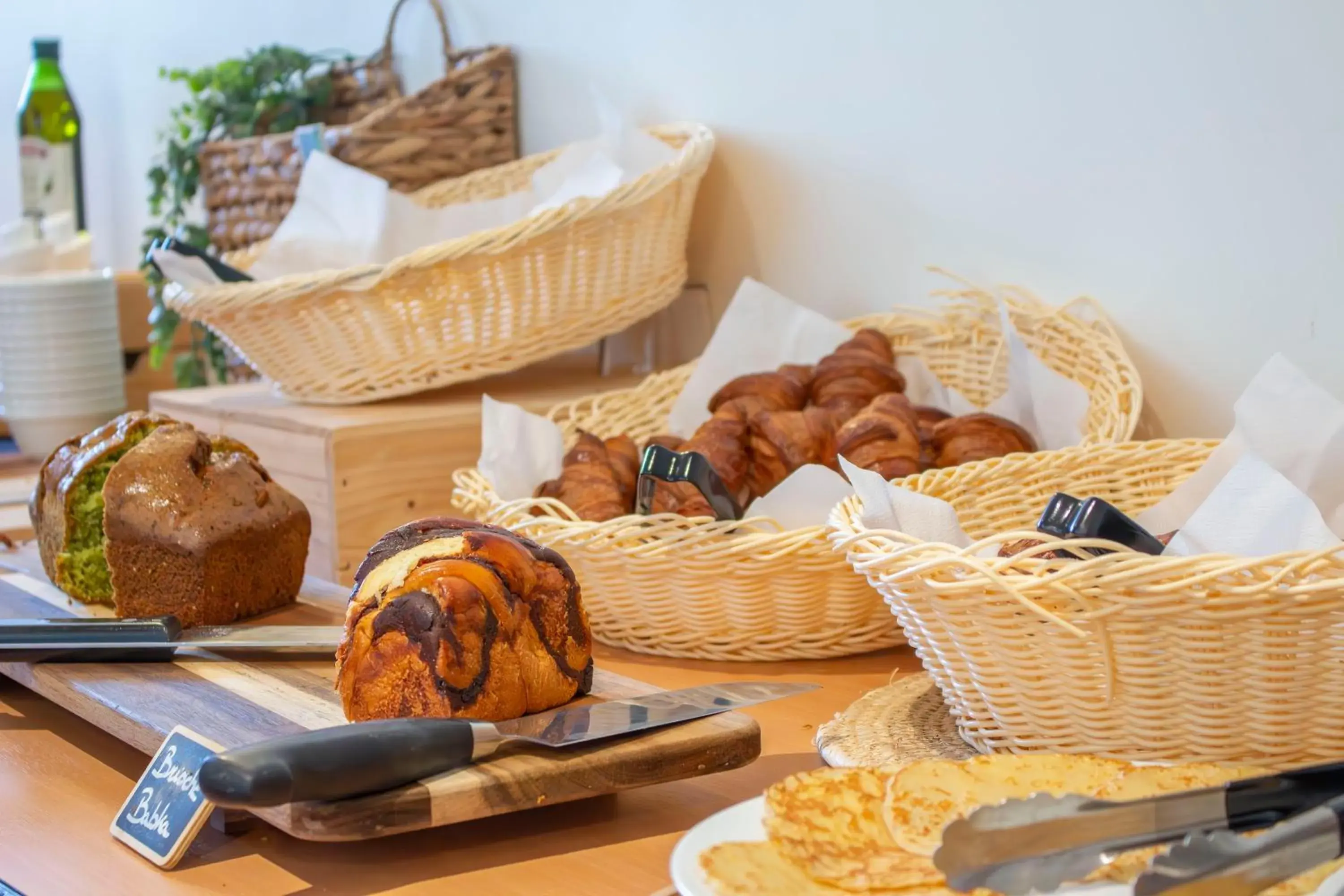 Buffet breakfast in Brit Hotel Bordeaux Aéroport - Le Soretel Buffet breakfast in Brit Hotel Bordeaux Aéroport - Le Soretel