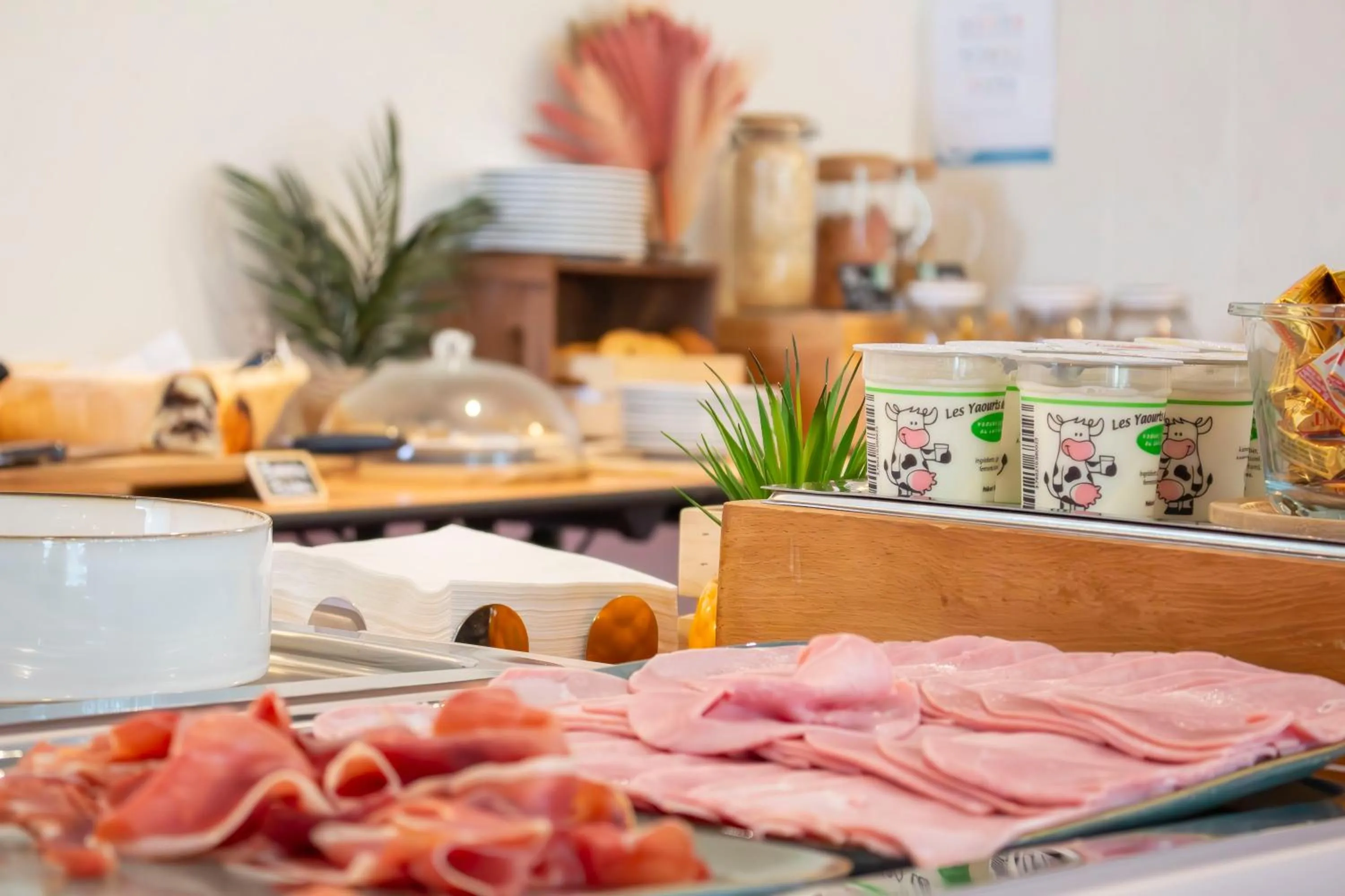 Breakfast in Brit Hotel Bordeaux Aéroport - Le Soretel