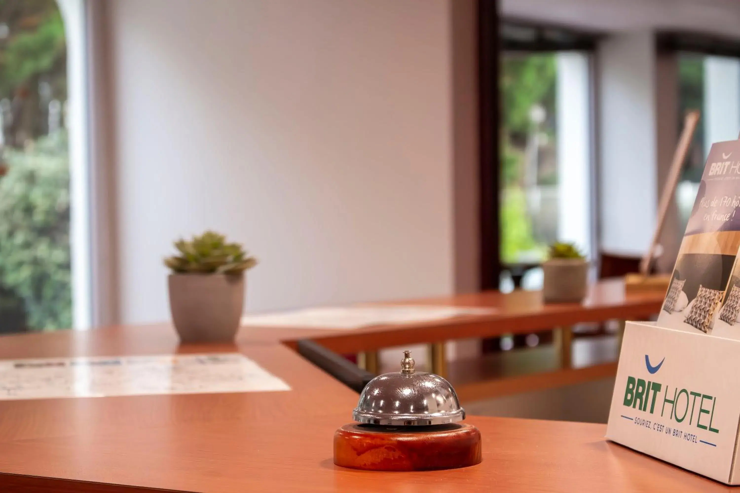 Lobby or reception in Brit Hotel Bordeaux Aéroport - Le Soretel Lobby or reception in Brit Hotel Bordeaux Aéroport - Le Soretel