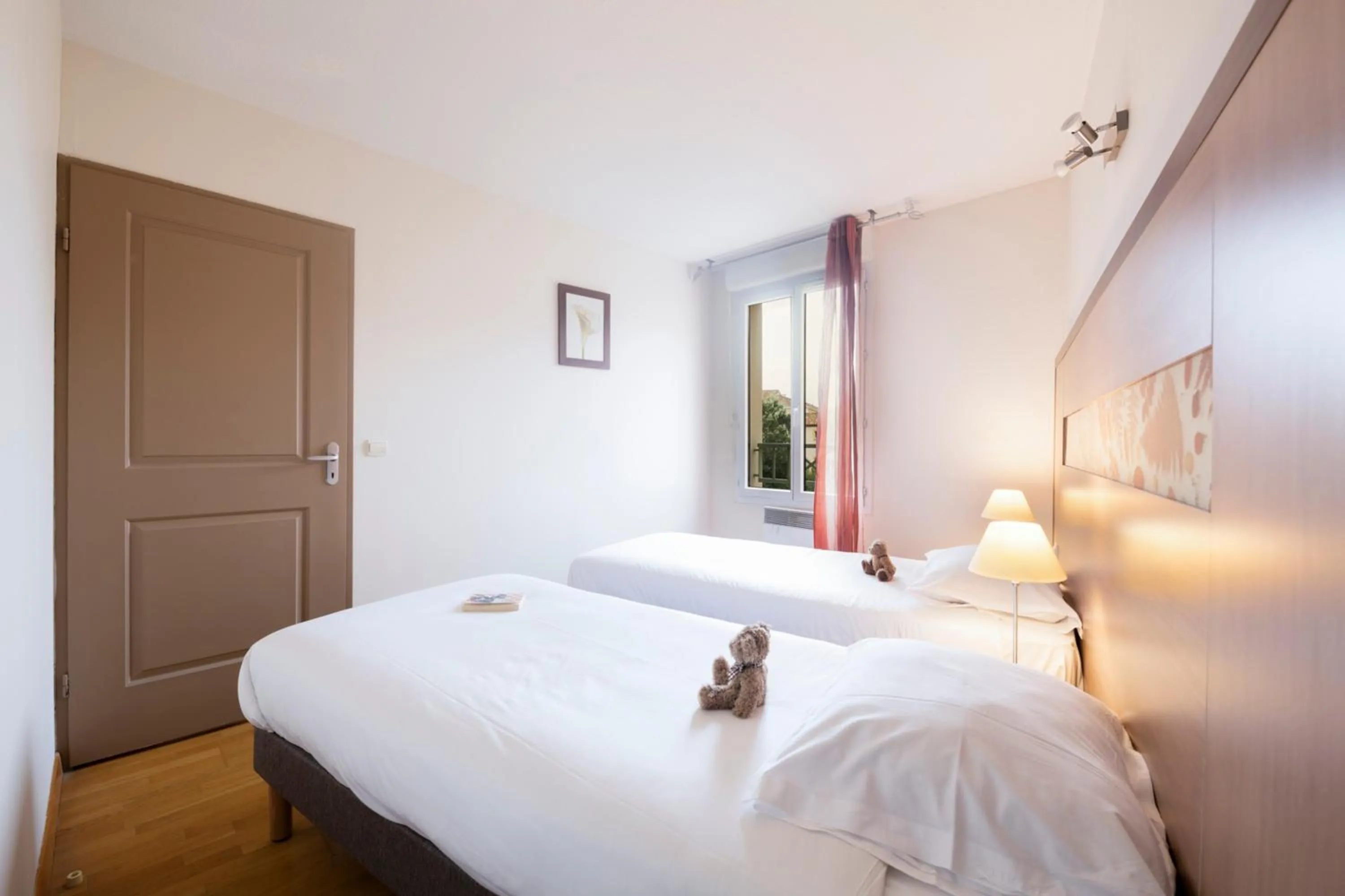 Bedroom, Bed in Garden & City Aix En Provence - Rousset