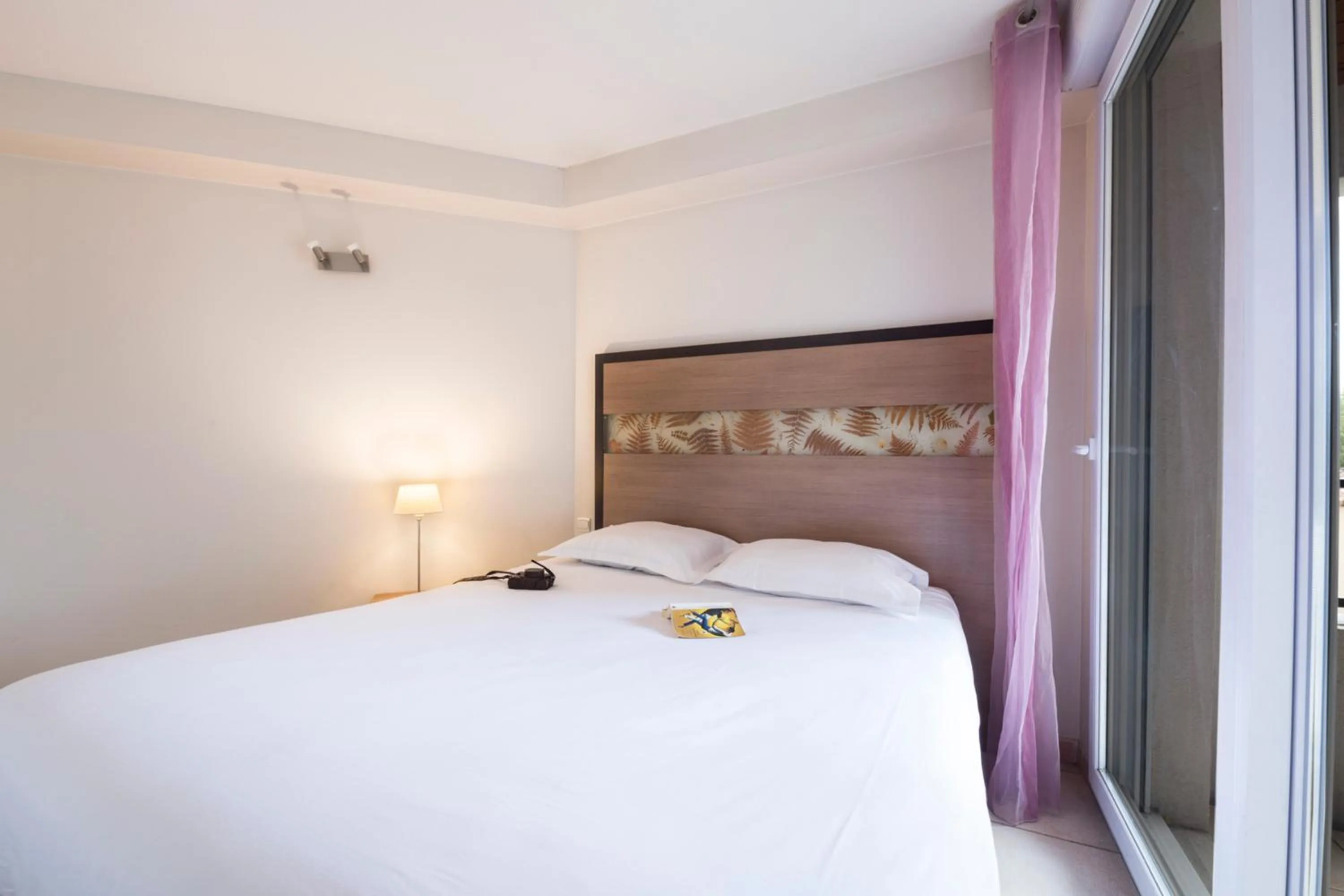 Bedroom, Bed in Garden & City Aix En Provence - Rousset