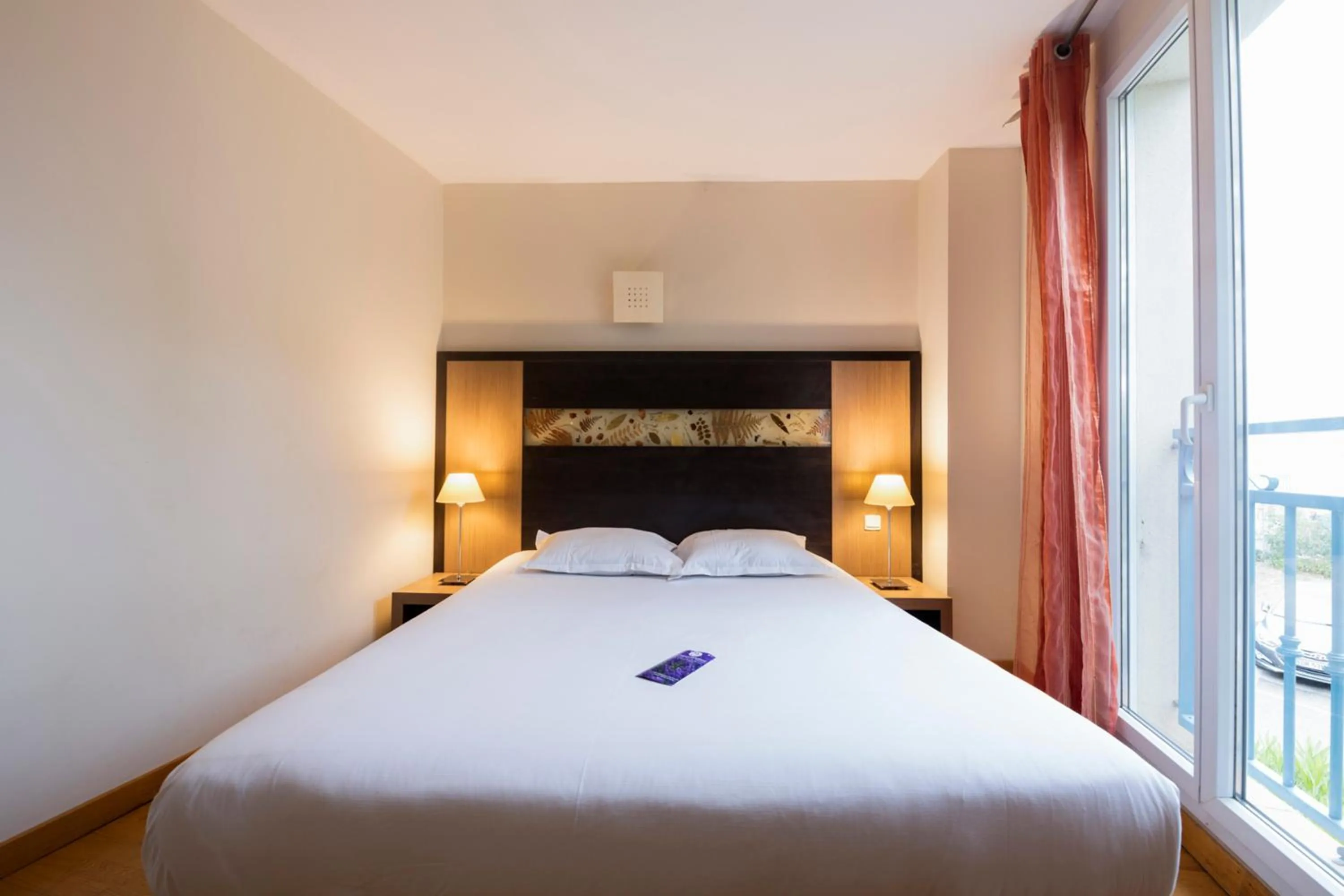 Bedroom, Bed in Garden & City Aix En Provence - Rousset