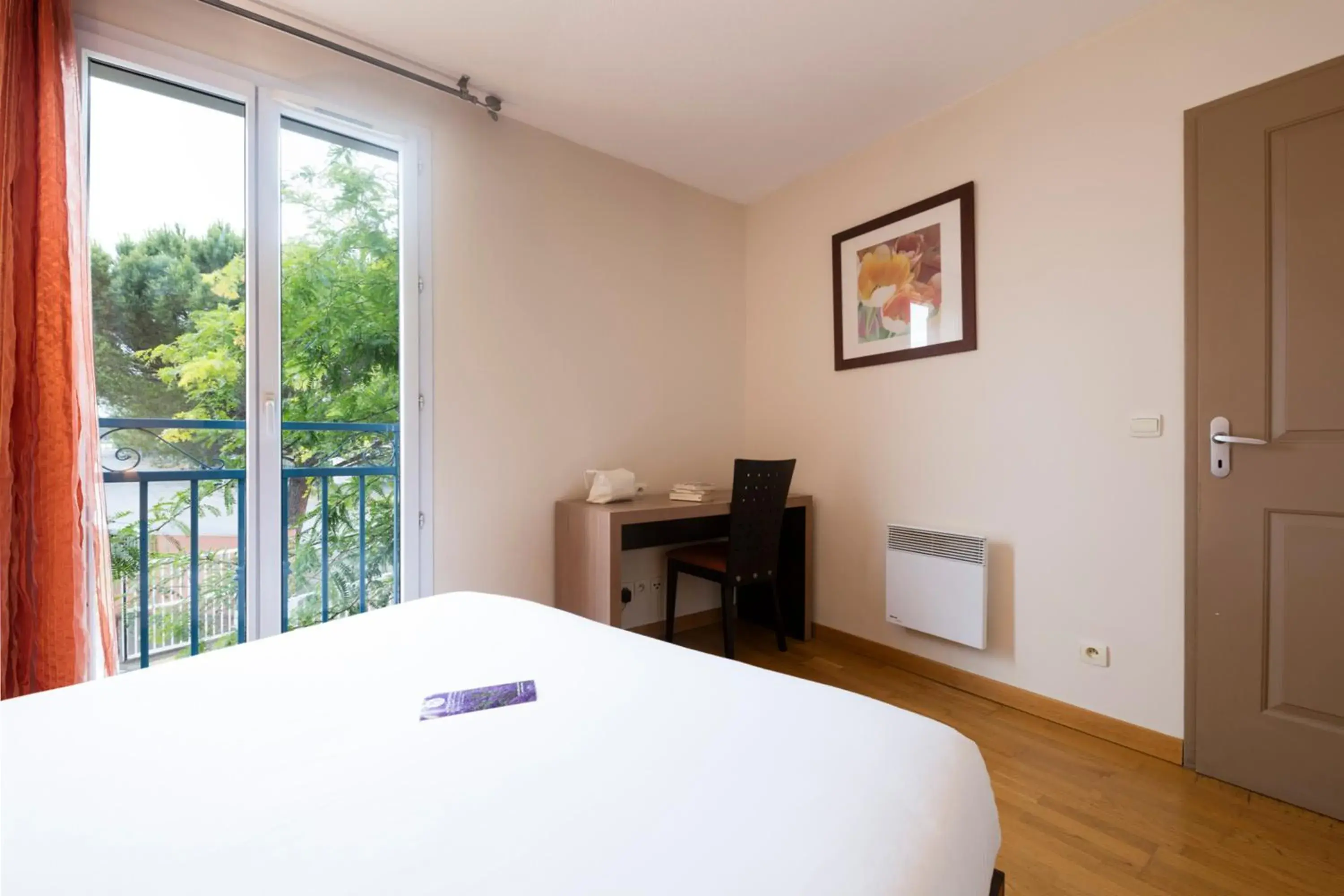 Two-Bedroom Villa in Garden & City Aix En Provence - Rousset Two-Bedroom Villa in Garden & City Aix En Provence - Rousset