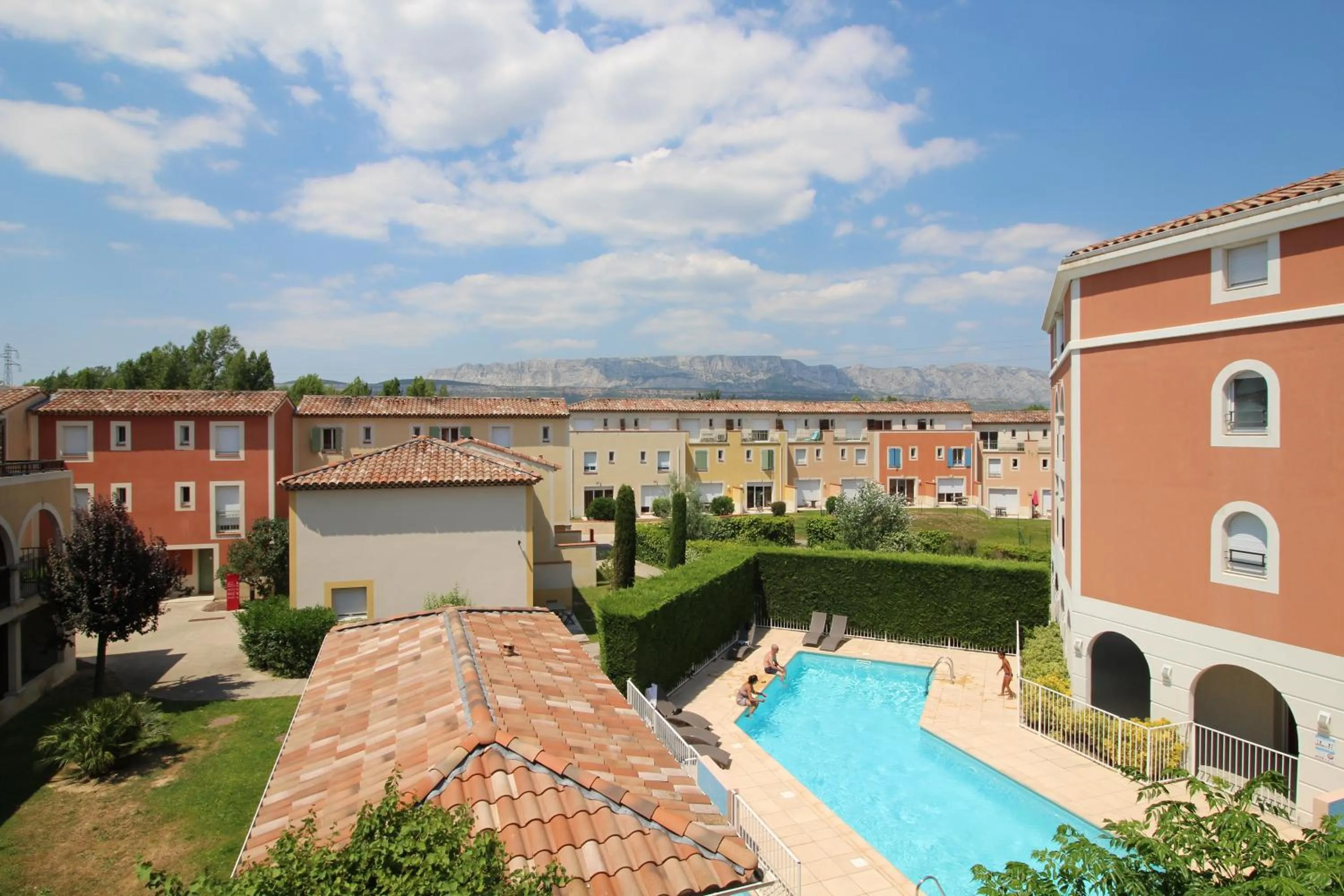Pool view in Garden & City Aix En Provence - Rousset