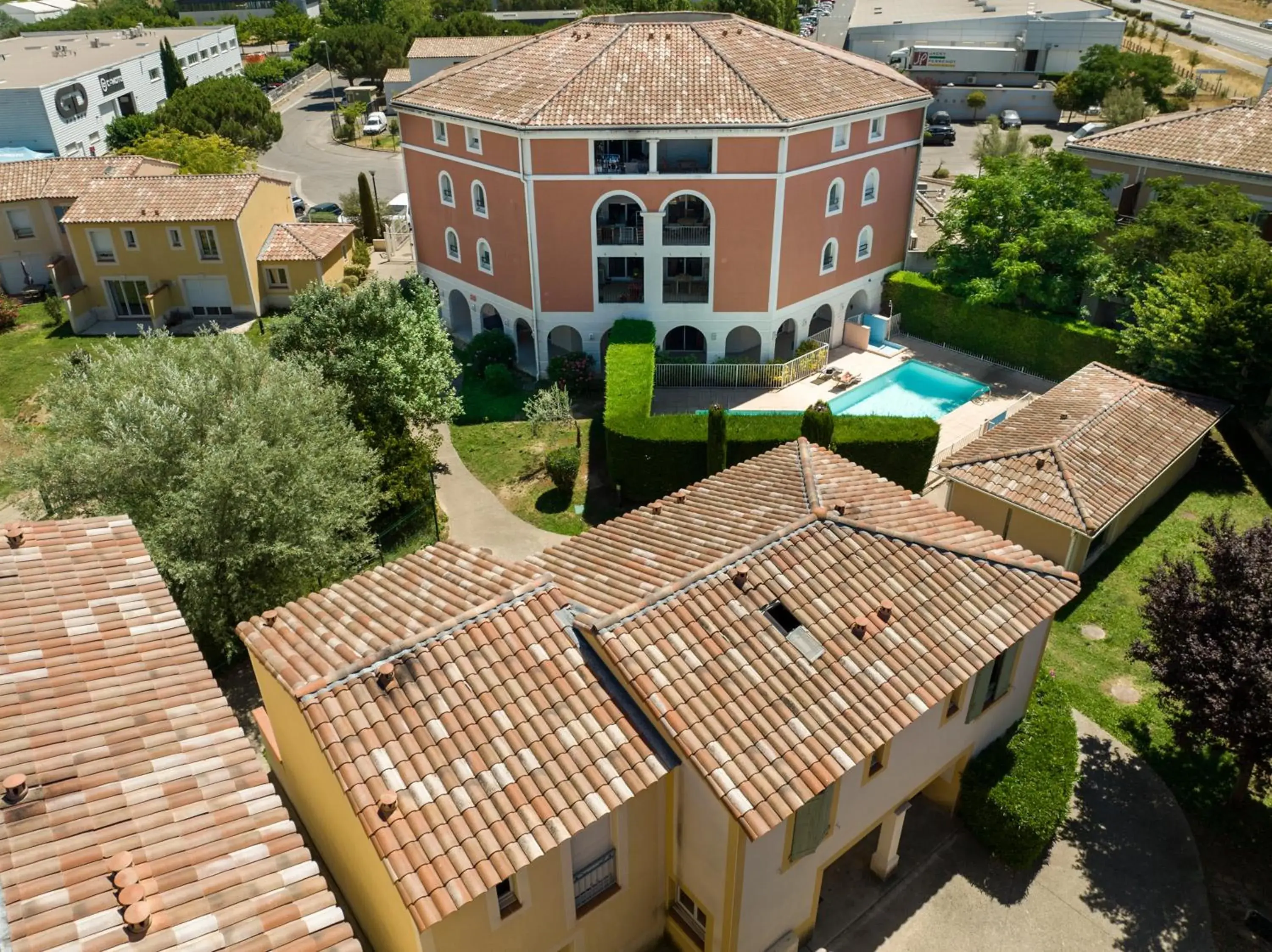 Property building in Garden & City Aix En Provence - Rousset Property building in Garden & City Aix En Provence - Rousset