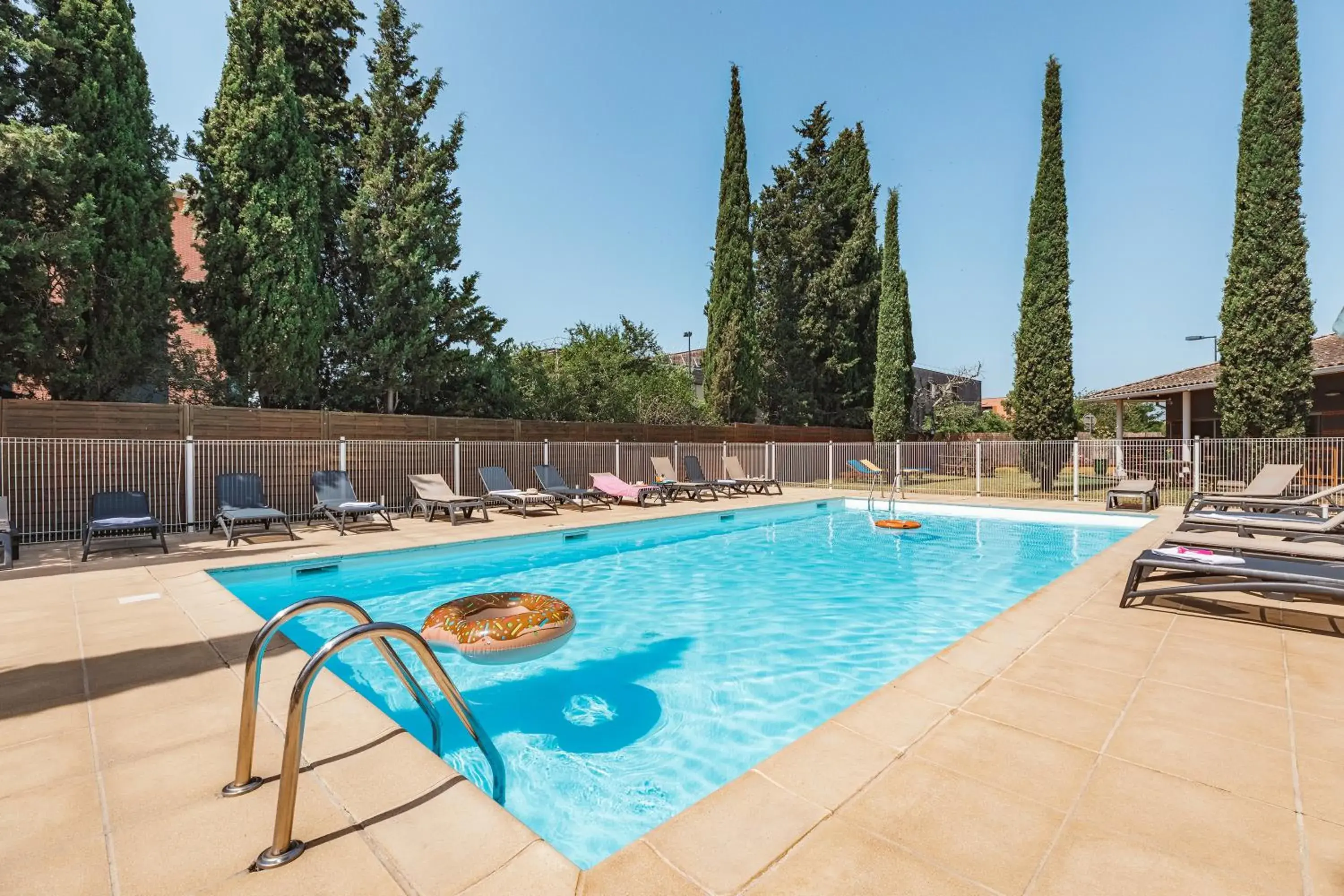 Swimming pool in Appart'City Classic Toulouse Saint-Simon Swimming pool in Appart'City Classic Toulouse Saint-Simon