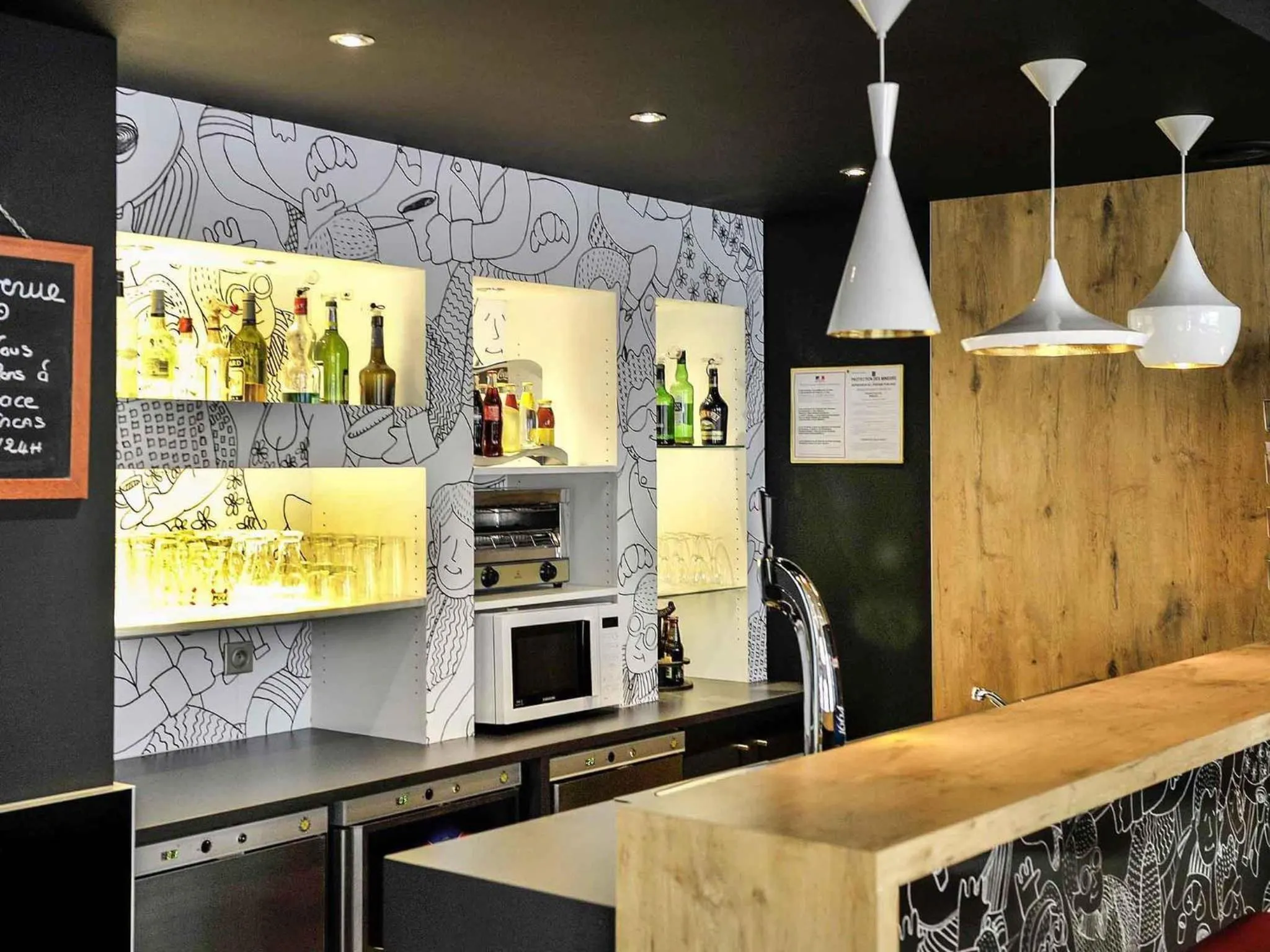 Lounge or bar in ibis Lyon Centre