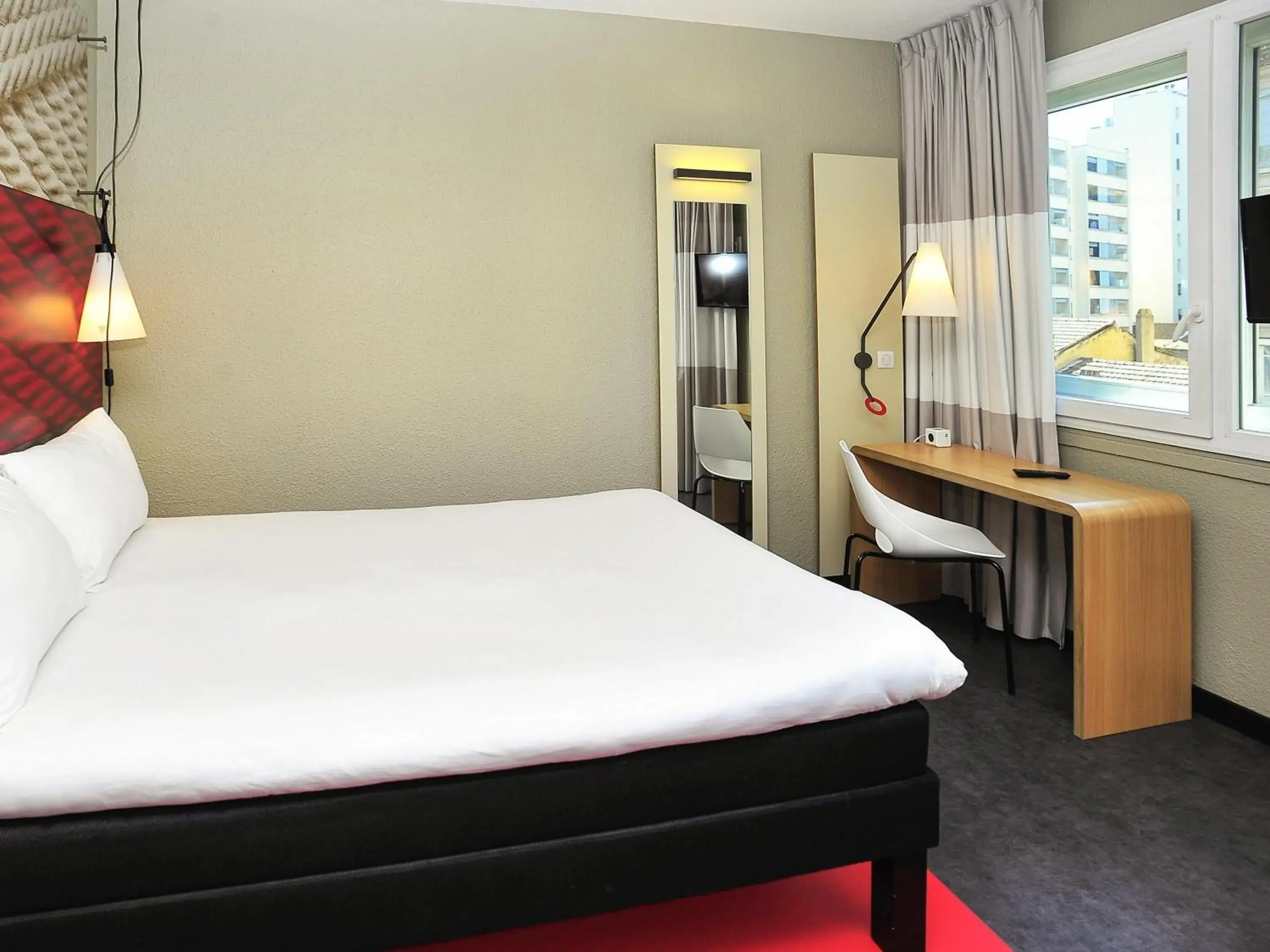 Bedroom, Bed in ibis Lyon Centre Bedroom, Bed in ibis Lyon Centre