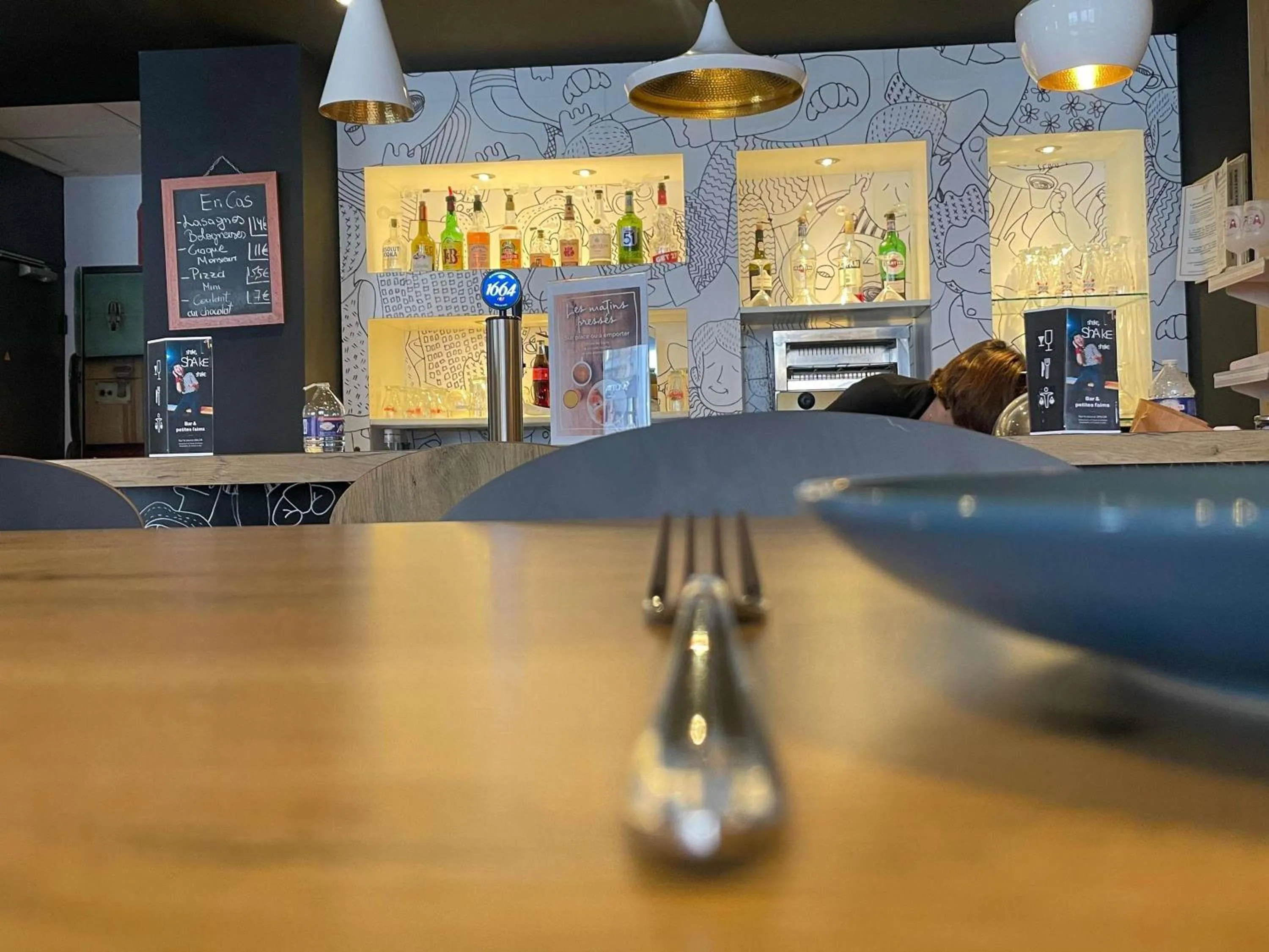 Lounge or bar in ibis Lyon Centre